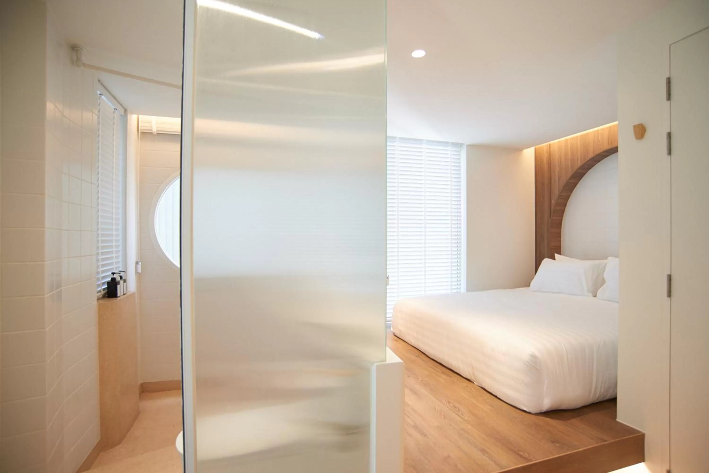 Bathroom, Bed in Bonsai Hotel Bangkok