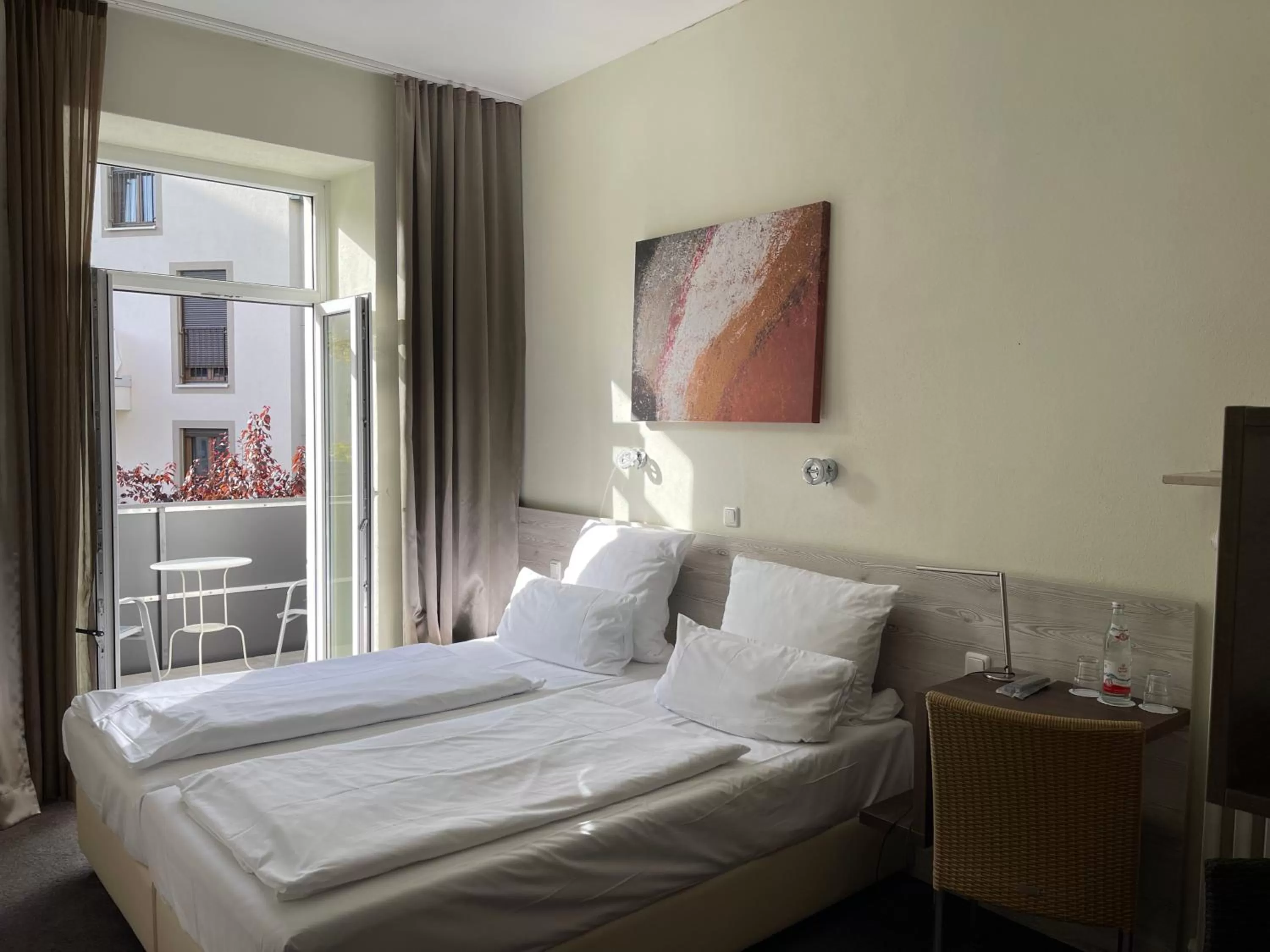 Photo of the whole room, Bed in Hotel Central