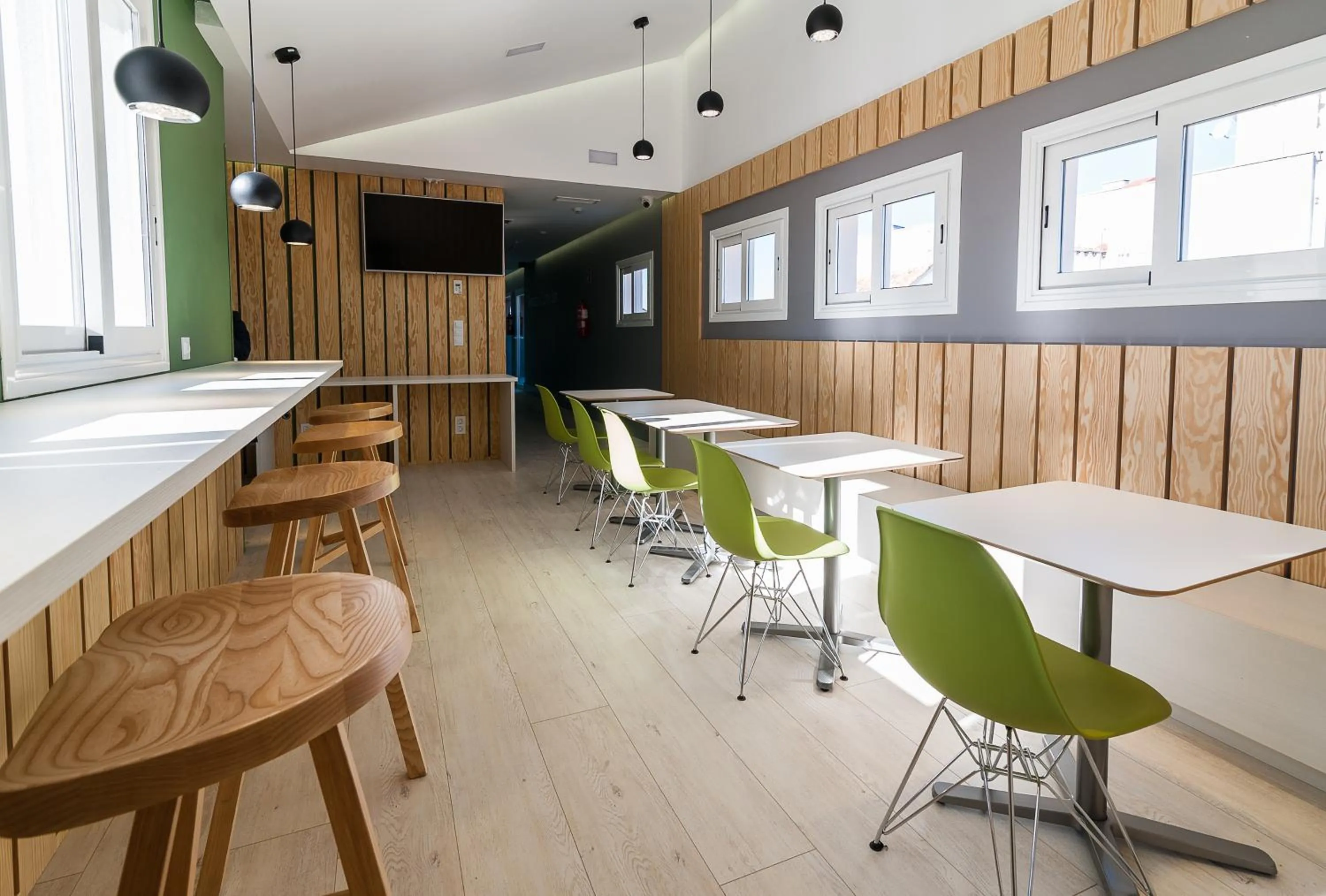 Communal lounge/ TV room in B&B HOTEL Madrid Centro Fuencarral 52