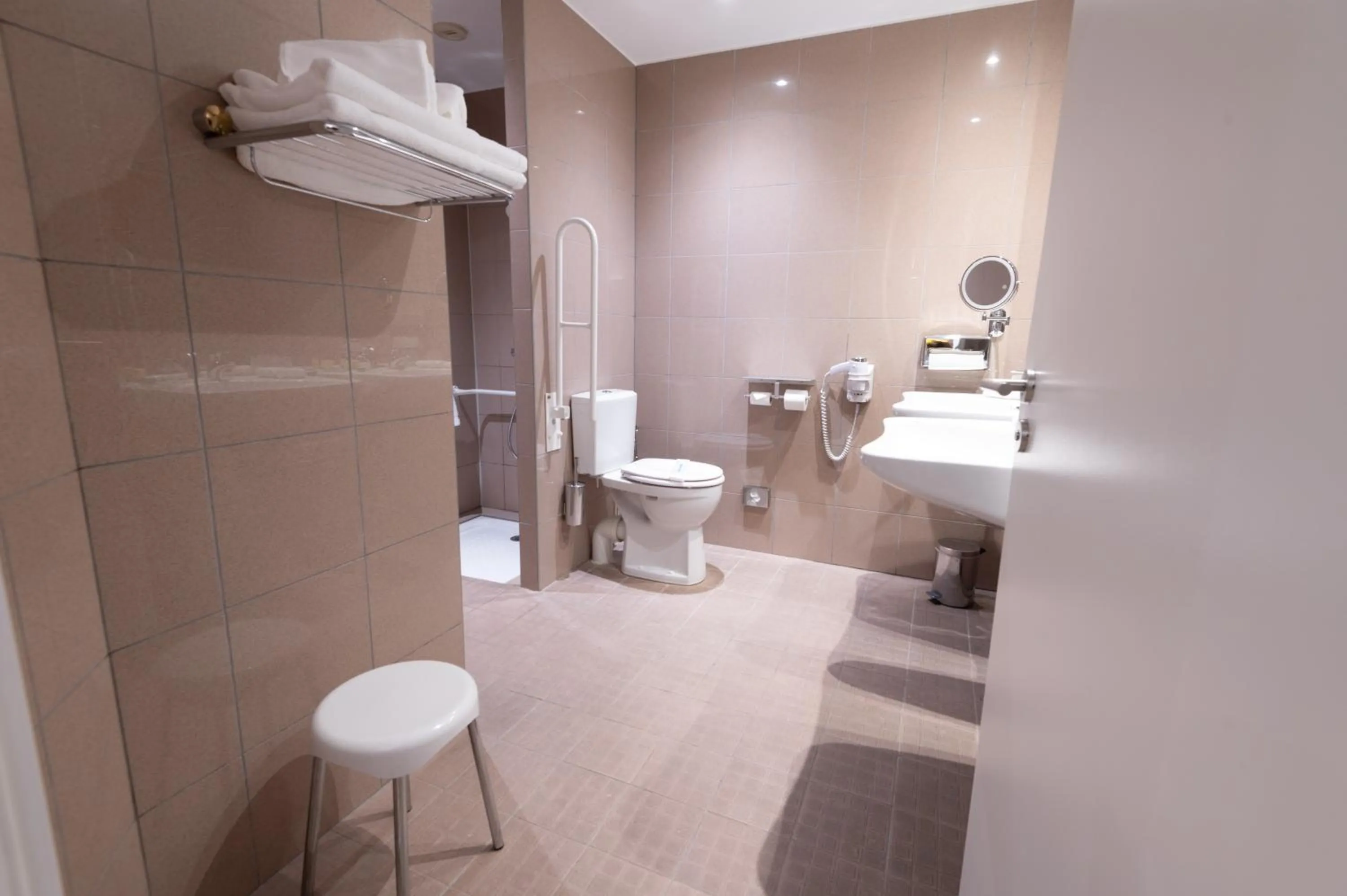 Bathroom in Grand Hôtel Du Tonneau D'Or