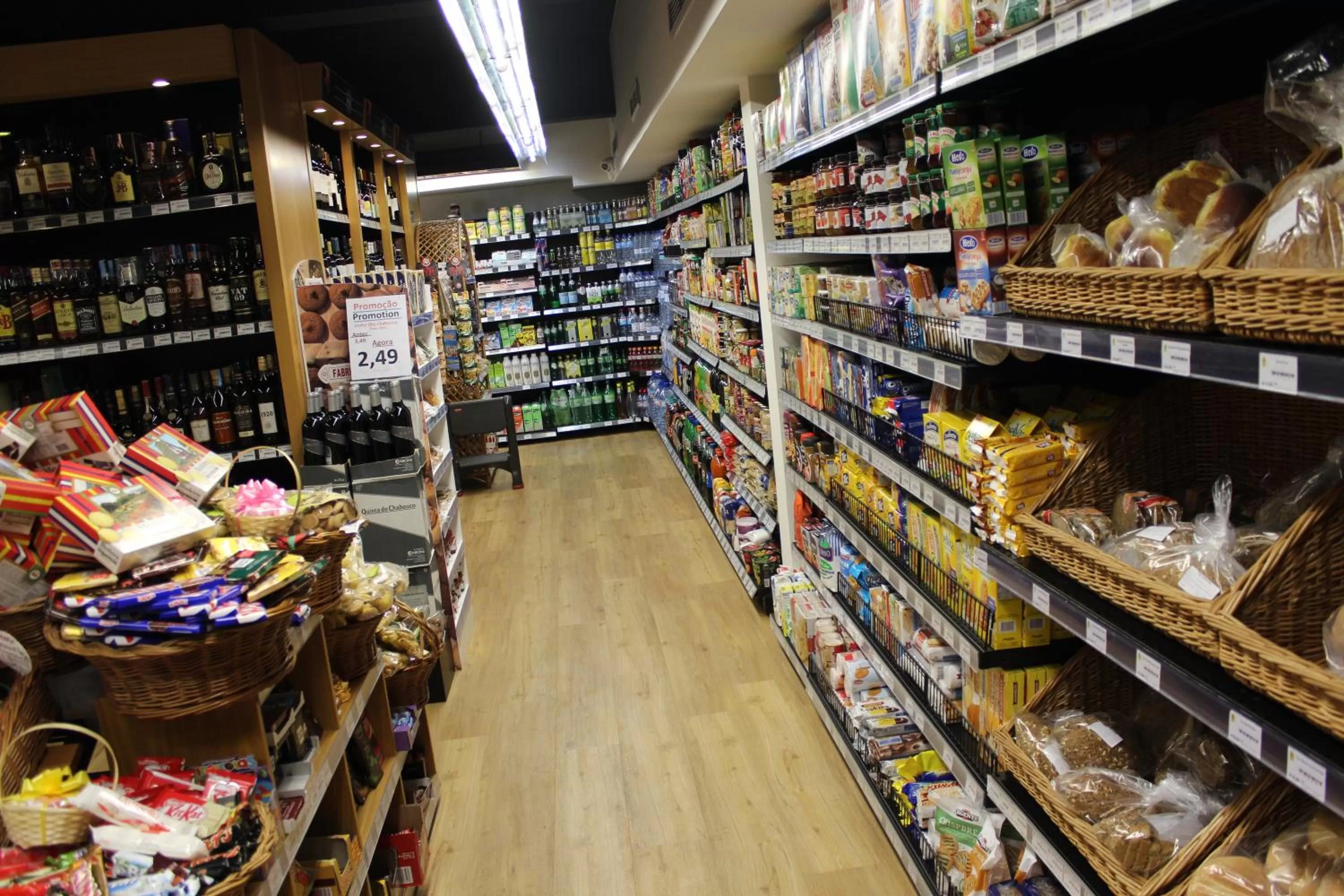 On-site shops in Apartamentos Turisticos Paraiso