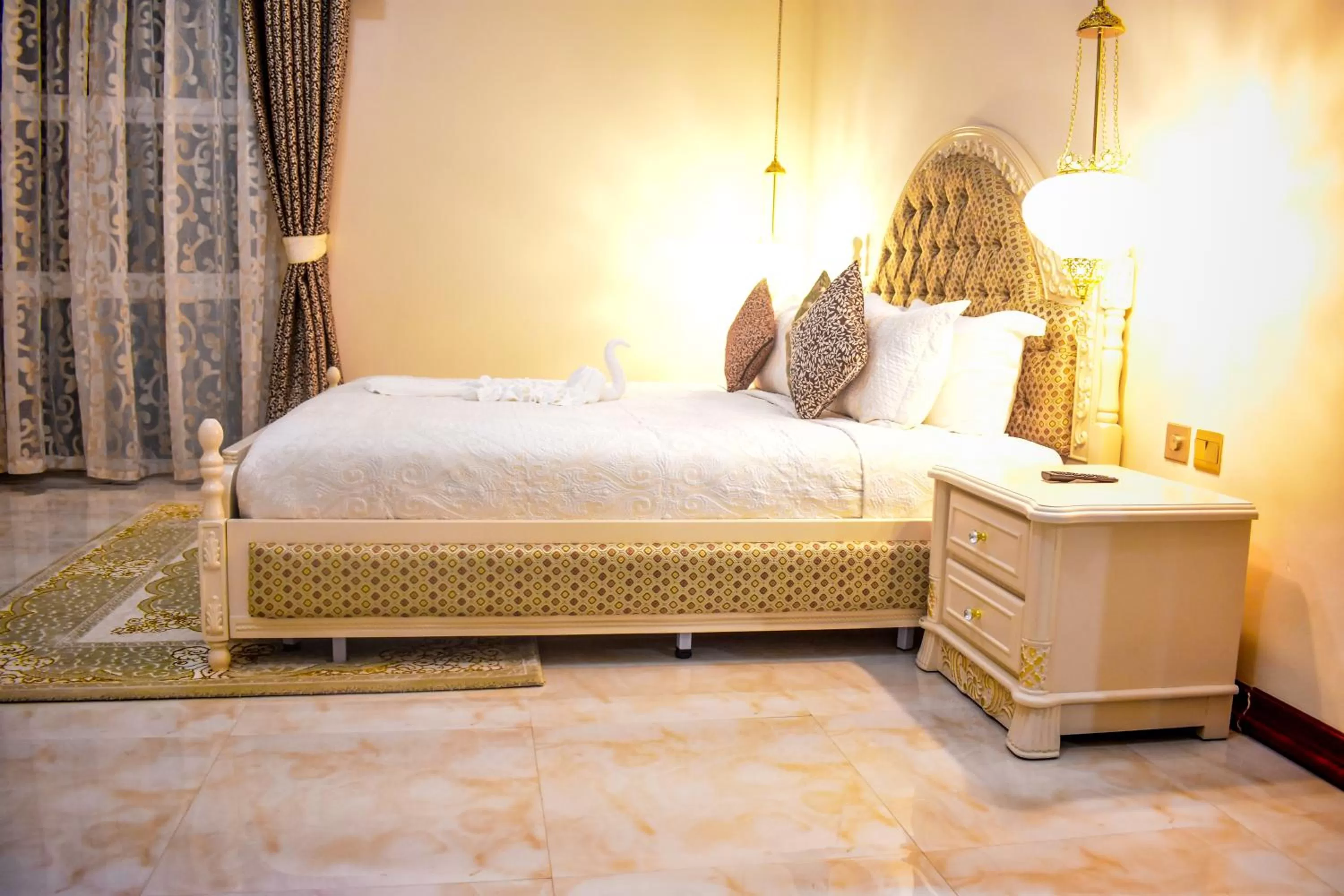 Bedroom, Bed in Madinat Al Bahr Business & Spa Hotel