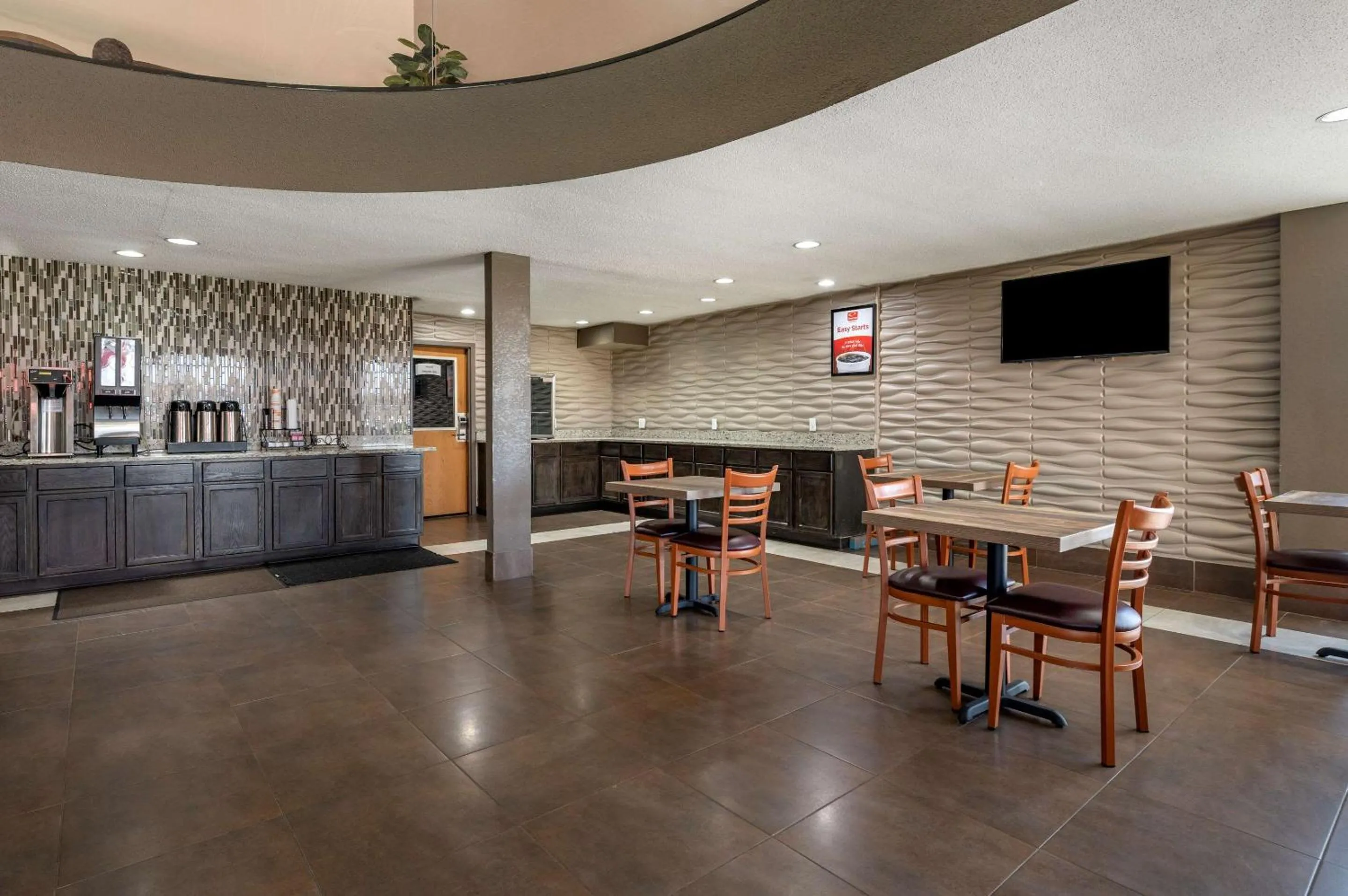 Breakfast in Suburban Studios Lafayette