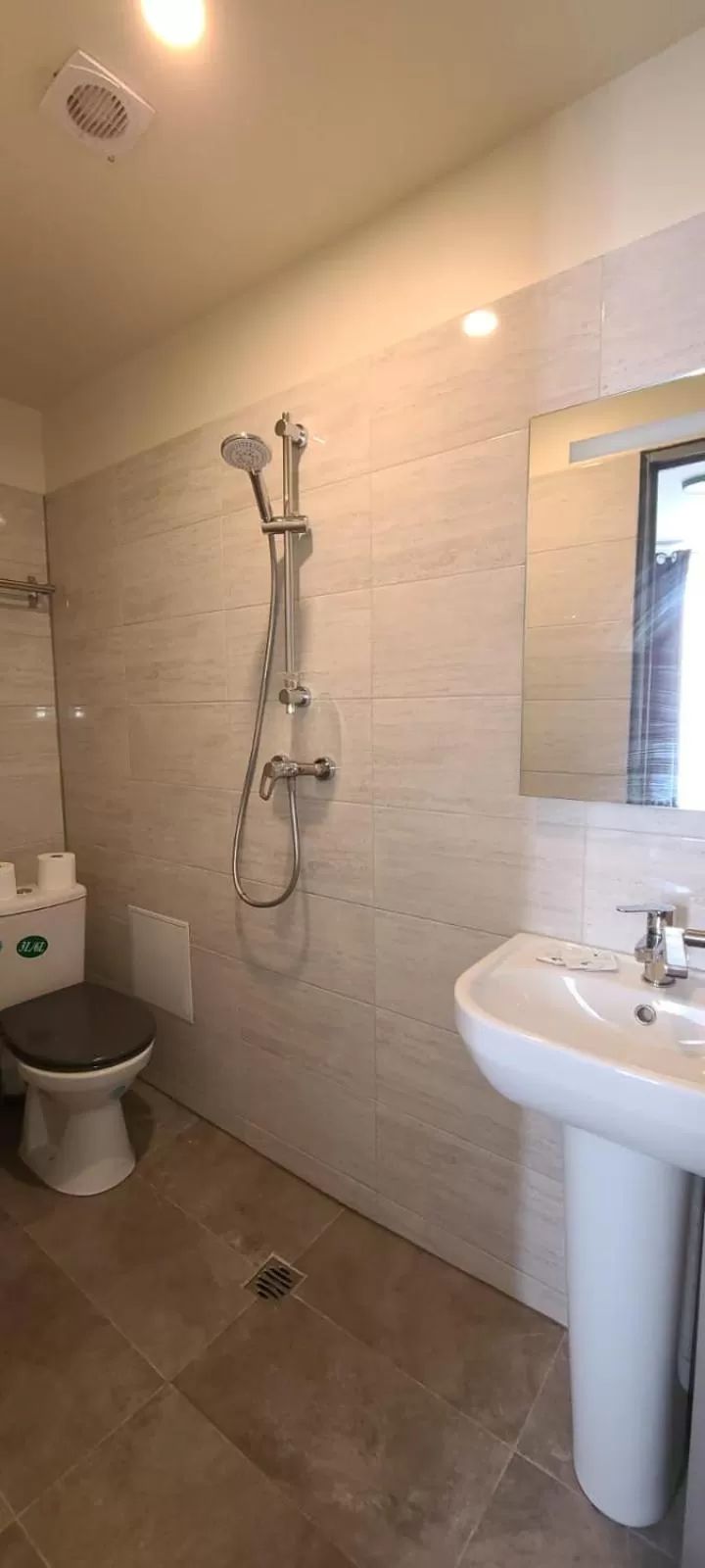 Shower in ESPERANCE HOTEL