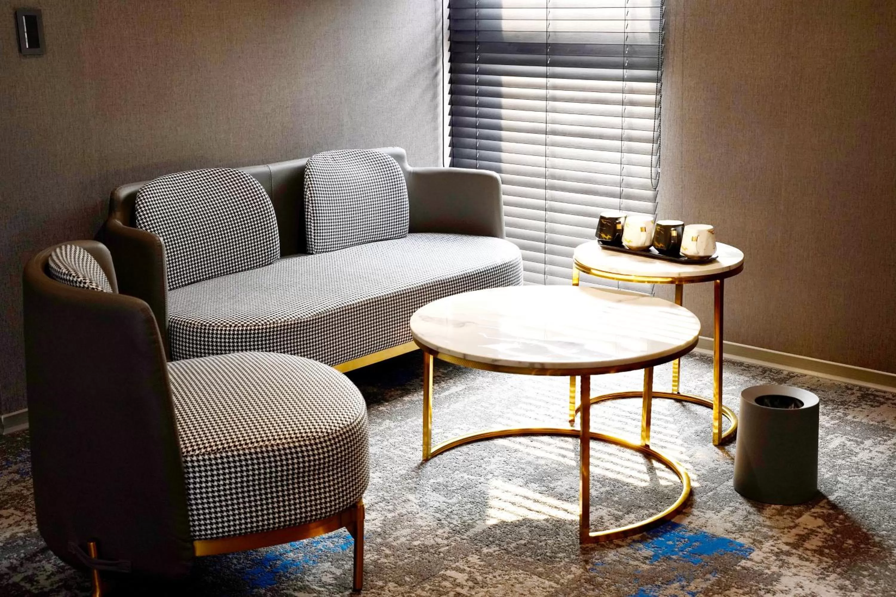 Living room in Tenz Go Hotel