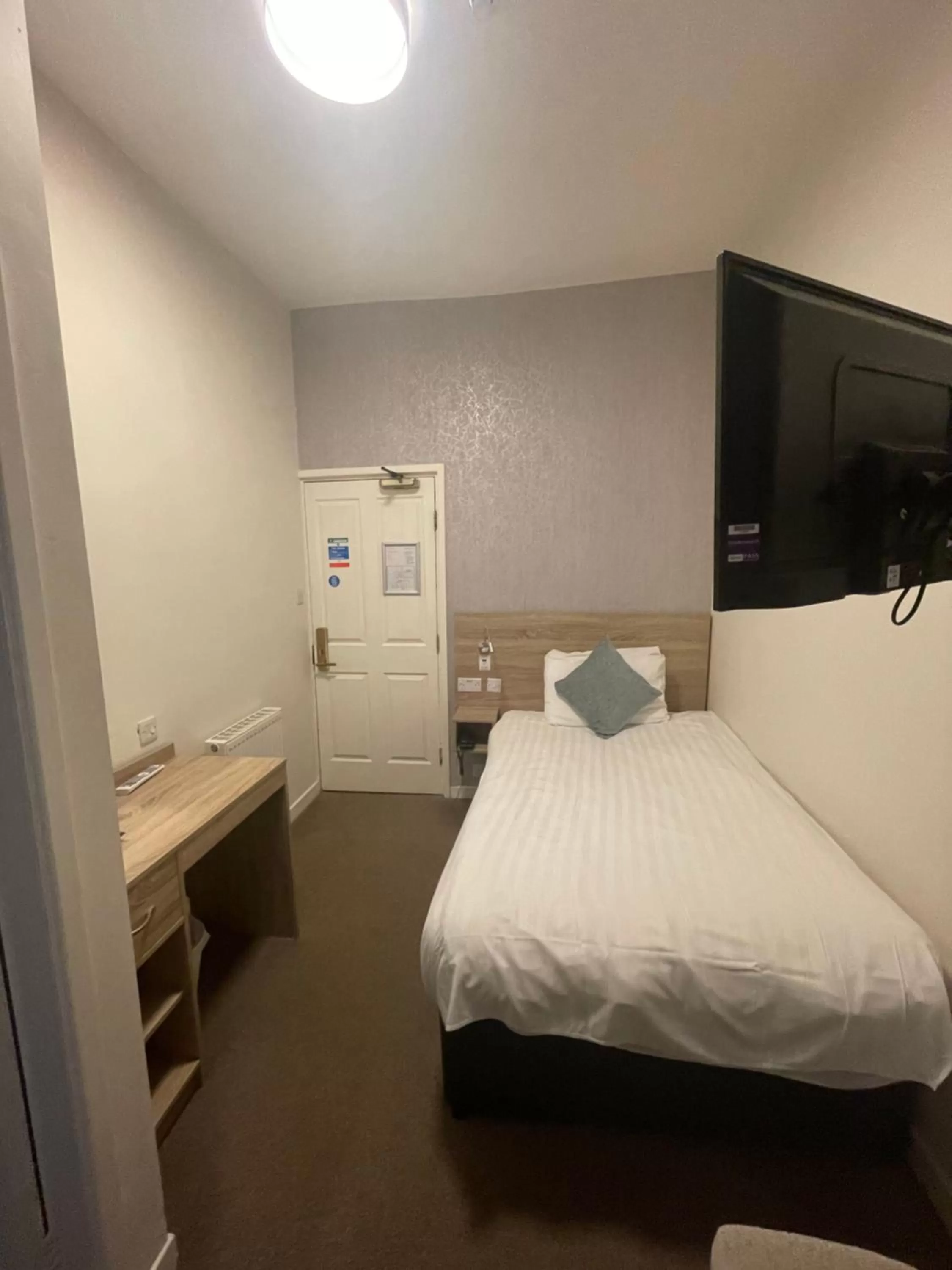 Bed in The Clarendon Hotel