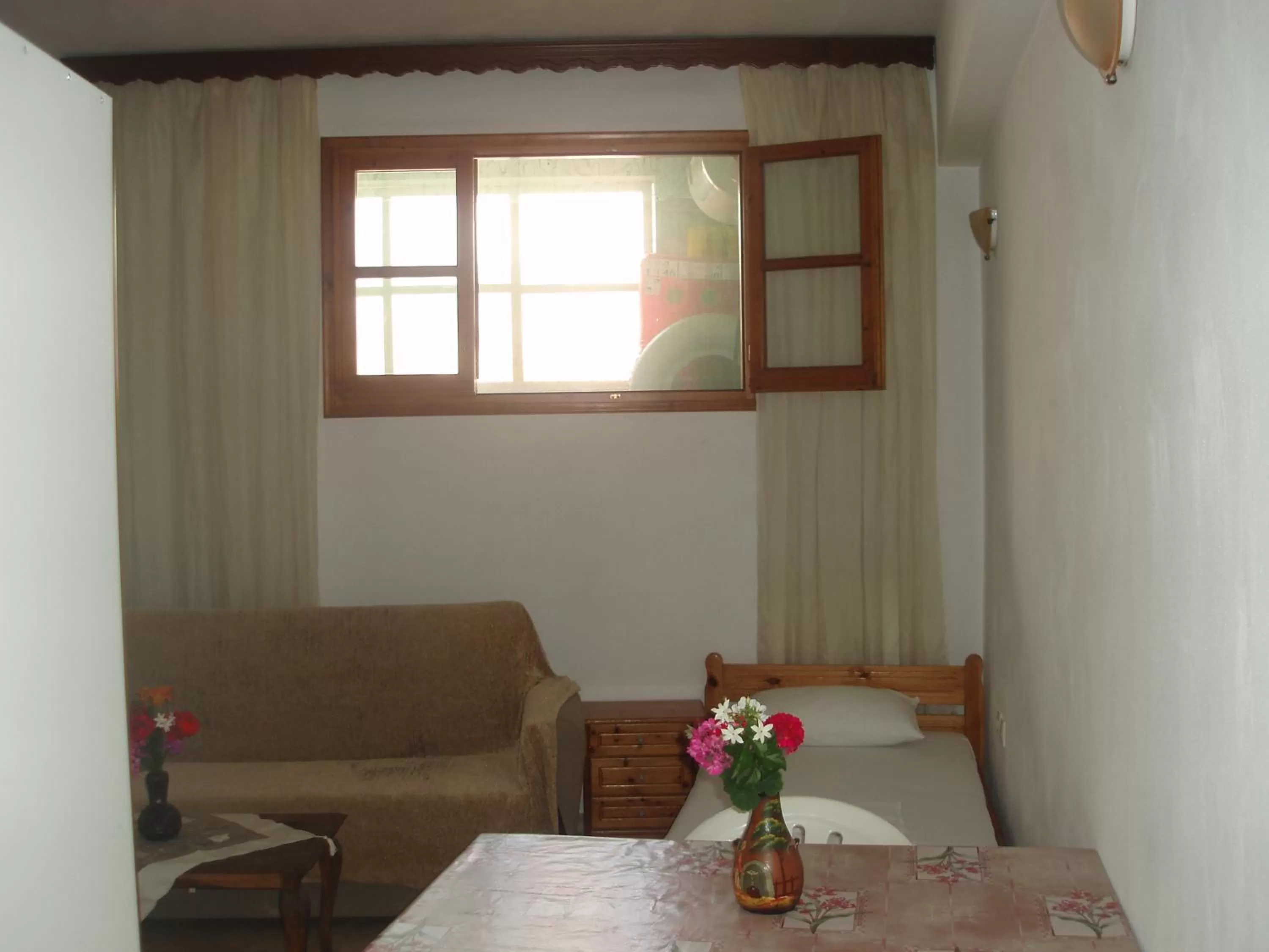 Bed in skiathos studios HL