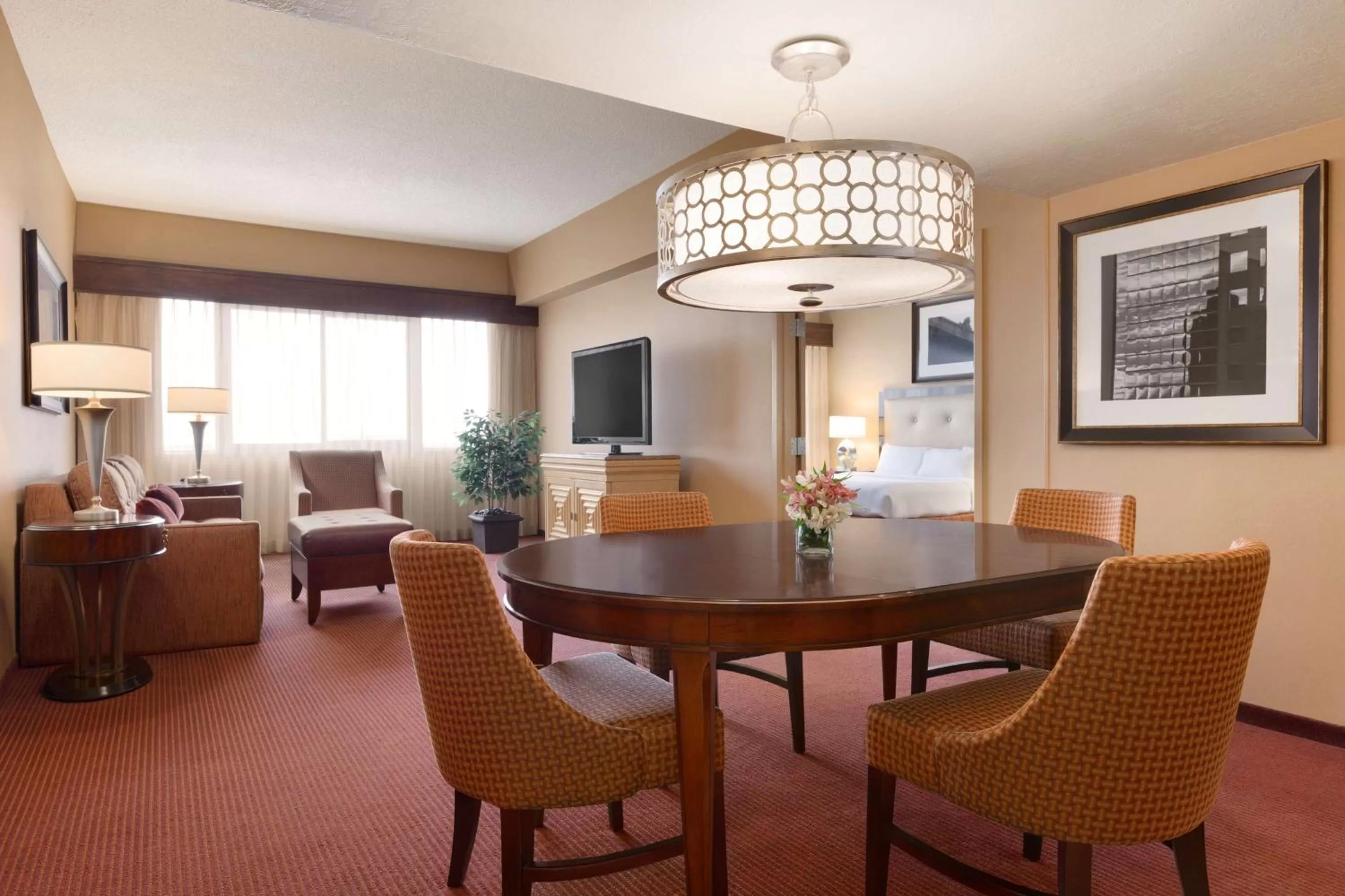 Living room in Embassy Suites by Hilton Kansas City International Airport