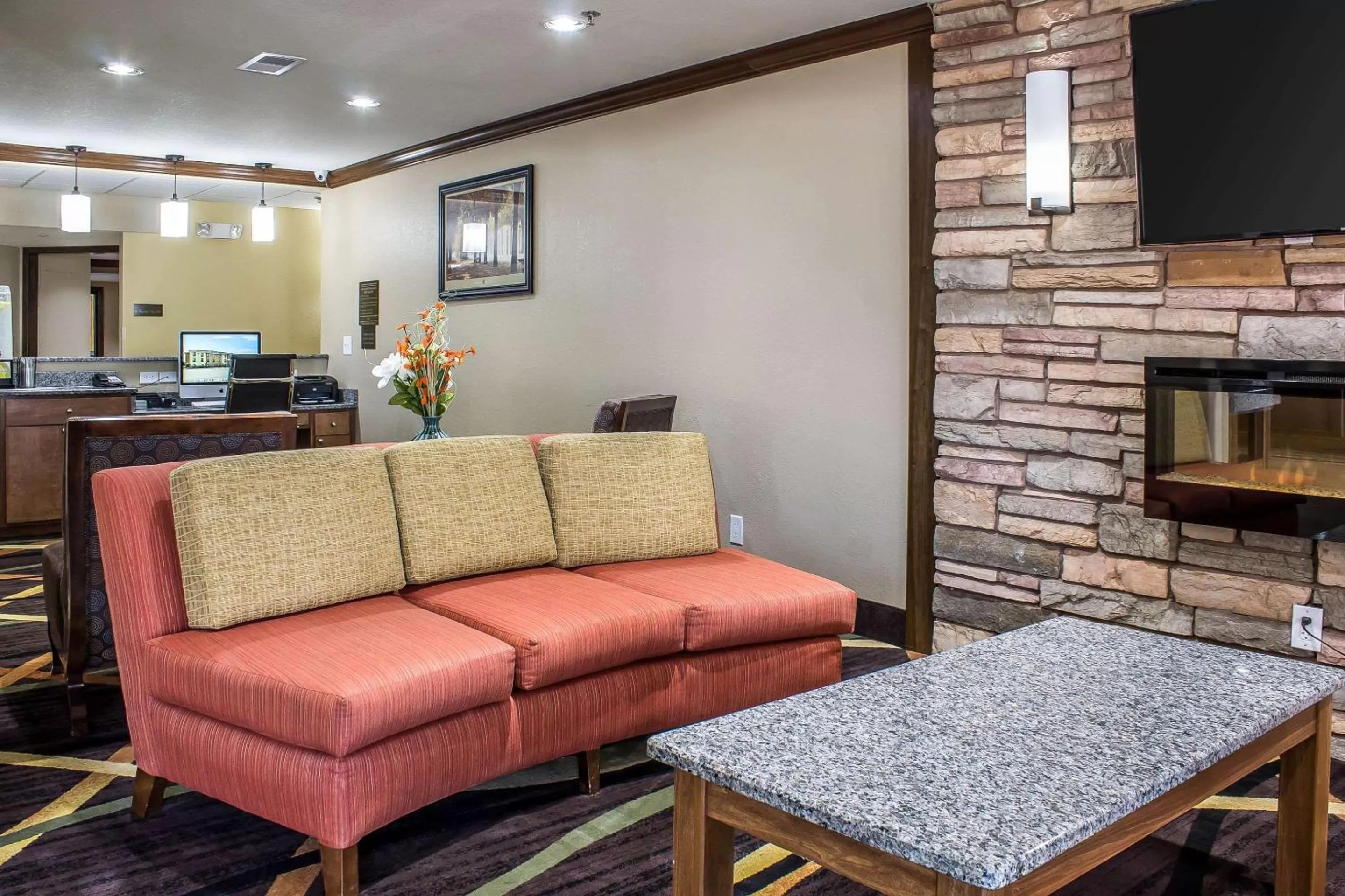 Lobby or reception in Comfort Inn & Suites Cedar Rapids North - Collins Road