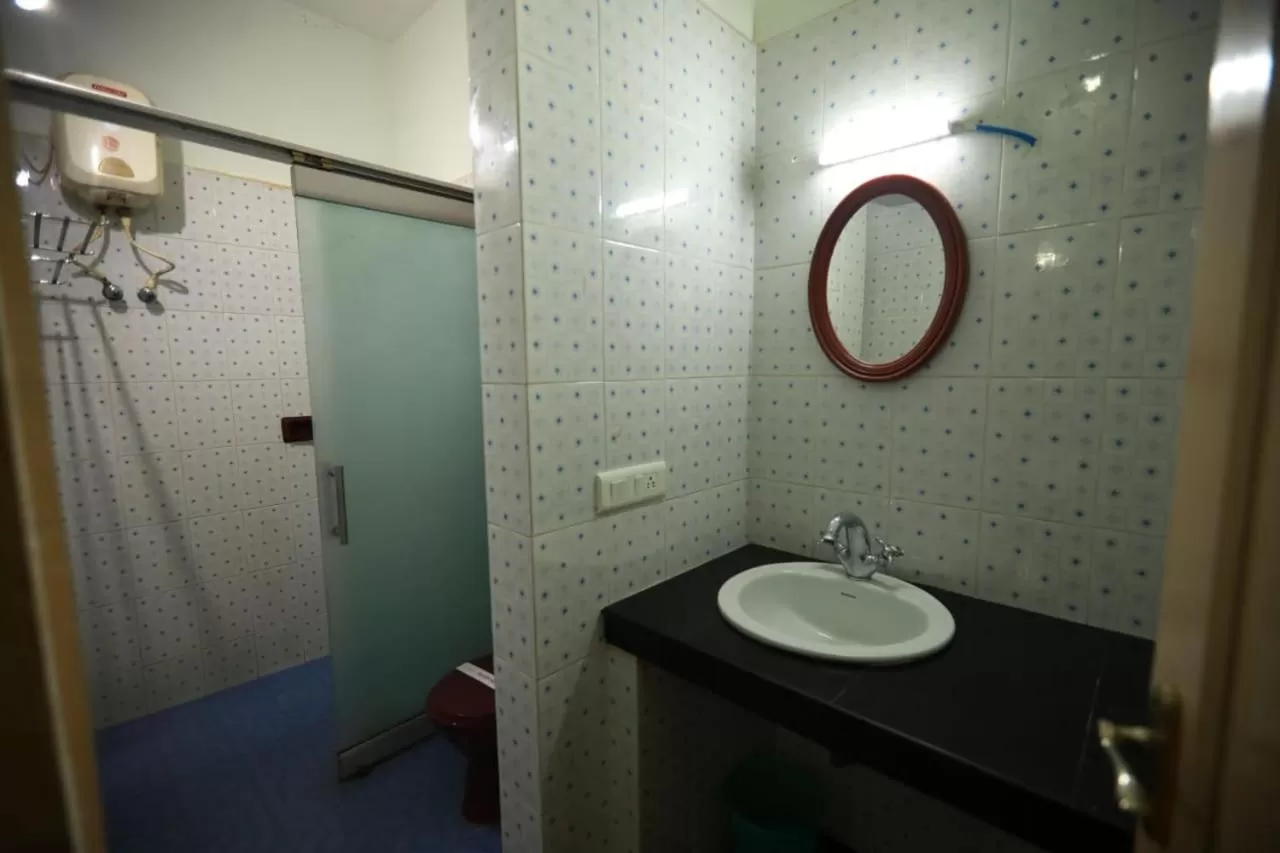 Bathroom in Ideal Ayurvedic Resort Kovalam