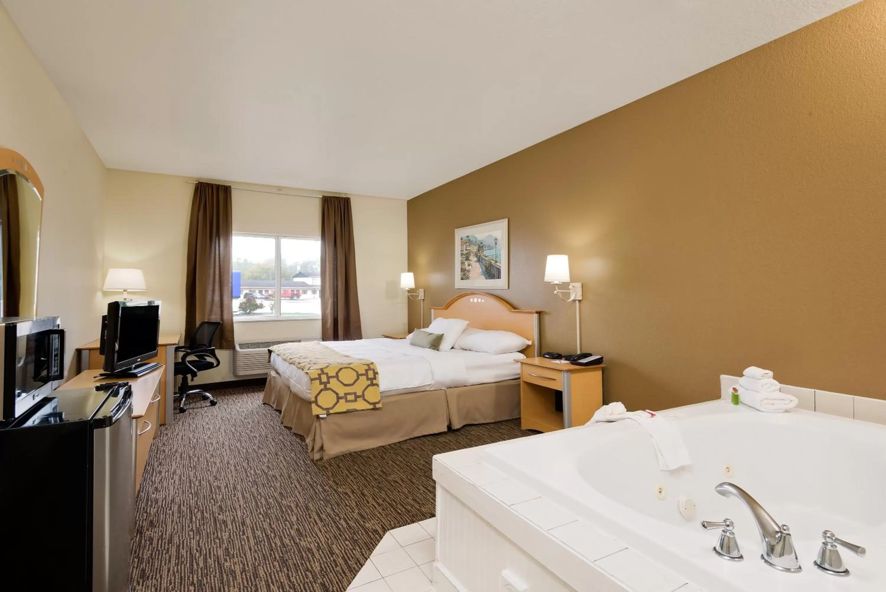 TV and multimedia, Bed in Baymont by Wyndham Lawrenceburg