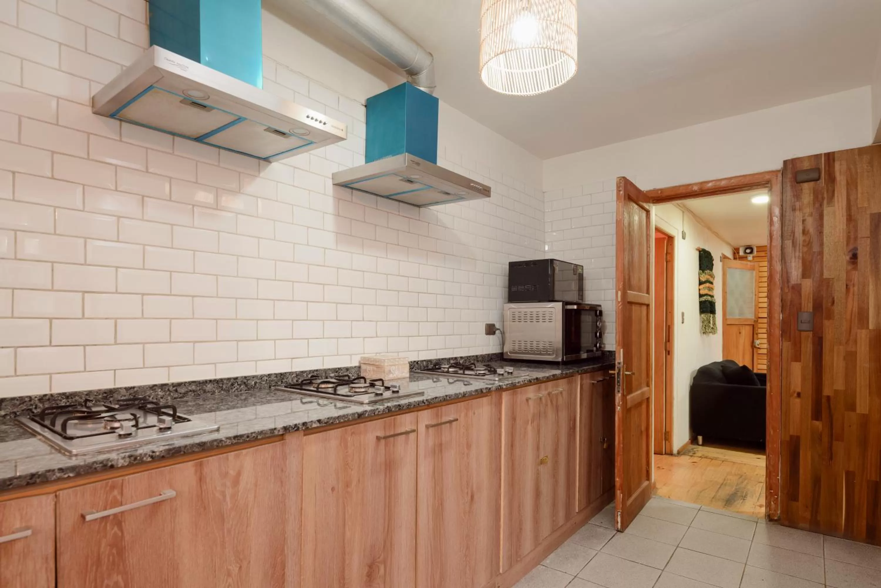 Kitchen or kitchenette in Verde Madera Hostel B&B