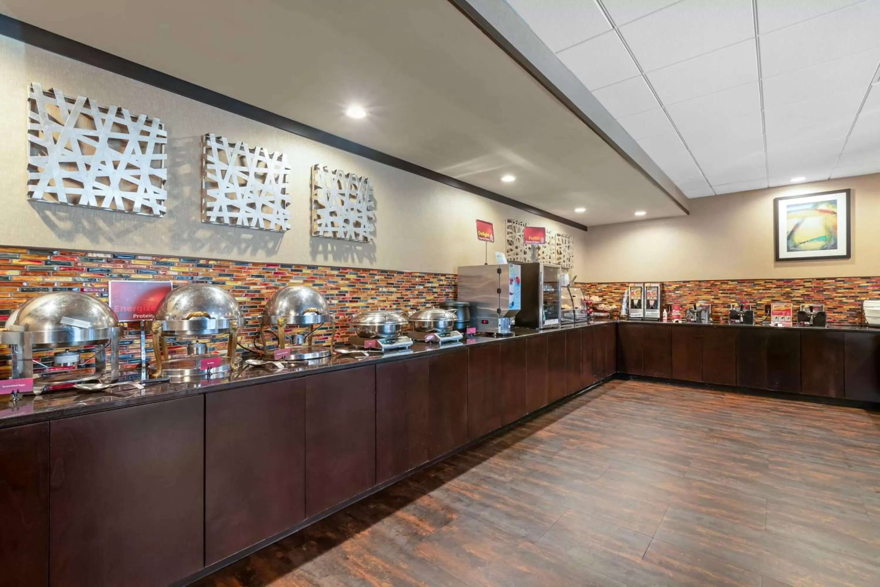 Breakfast in Best Western Plus Midwest Inn