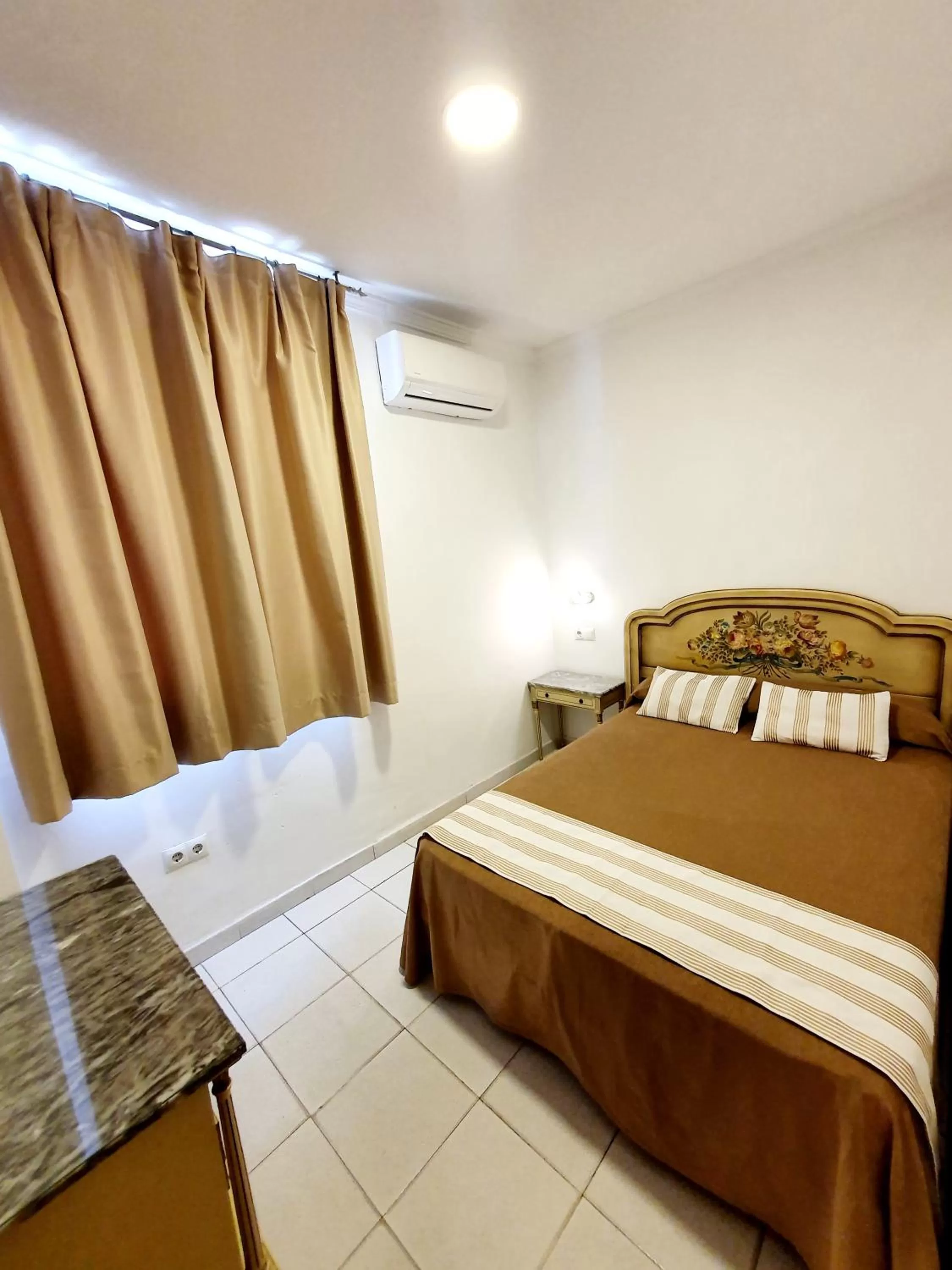 Bedroom, Bed in Hotel Marítimo Urban