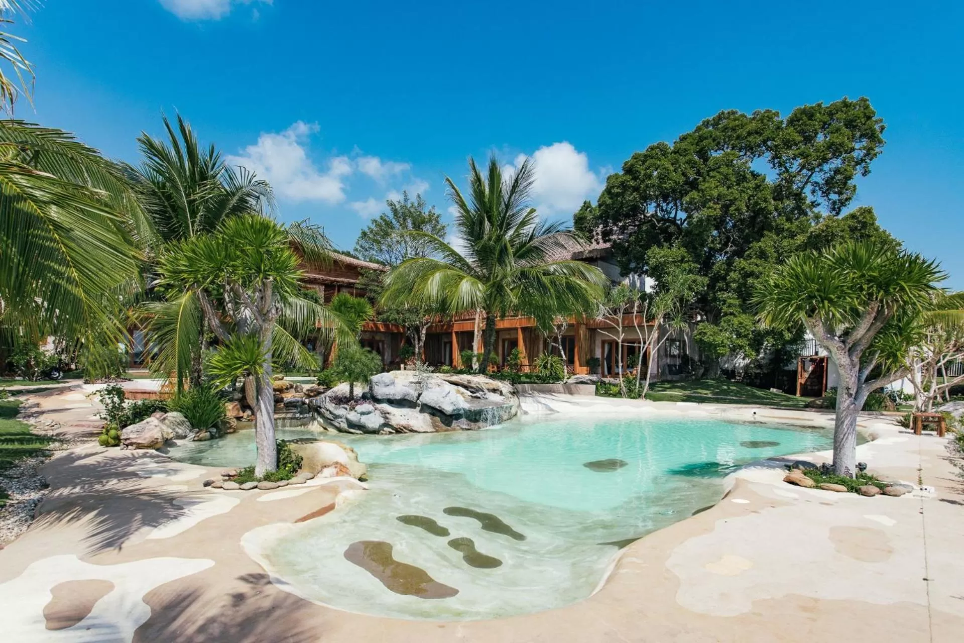 Pool view in Rocks Beach Boutique