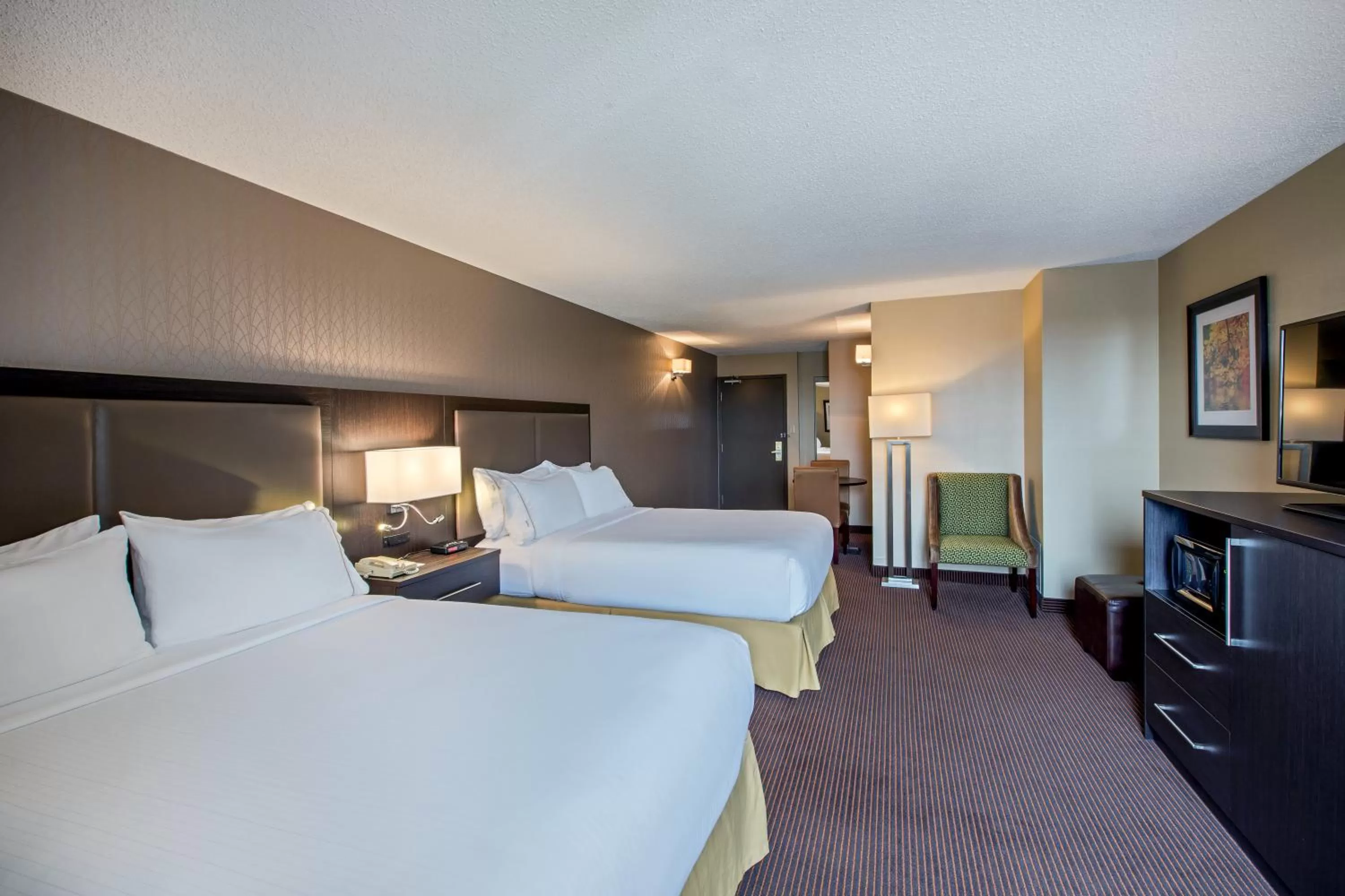 Photo of the whole room, Bed in Quality Inn & Suites Regina Downtown