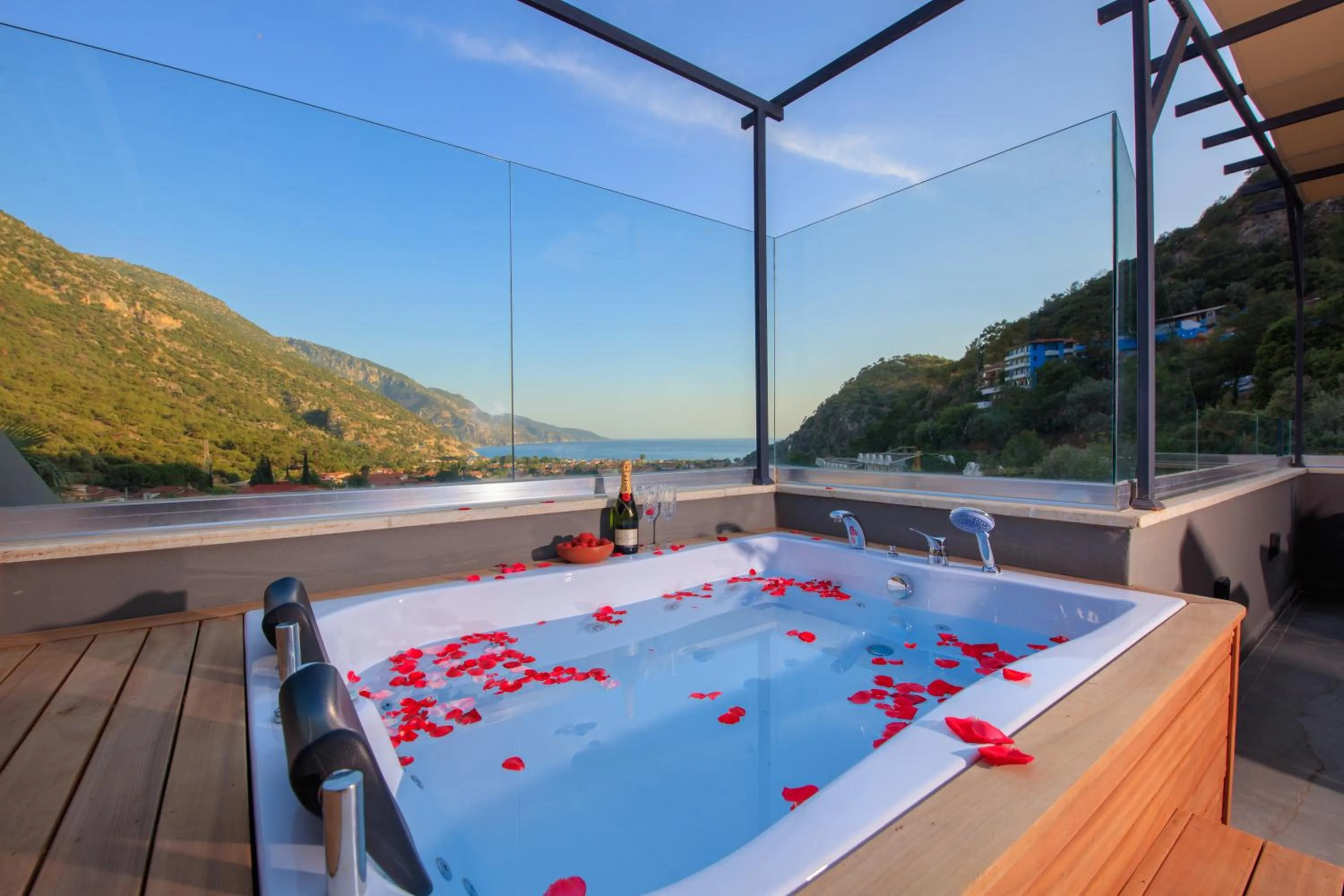 Bath in Morina Deluxe Hotel