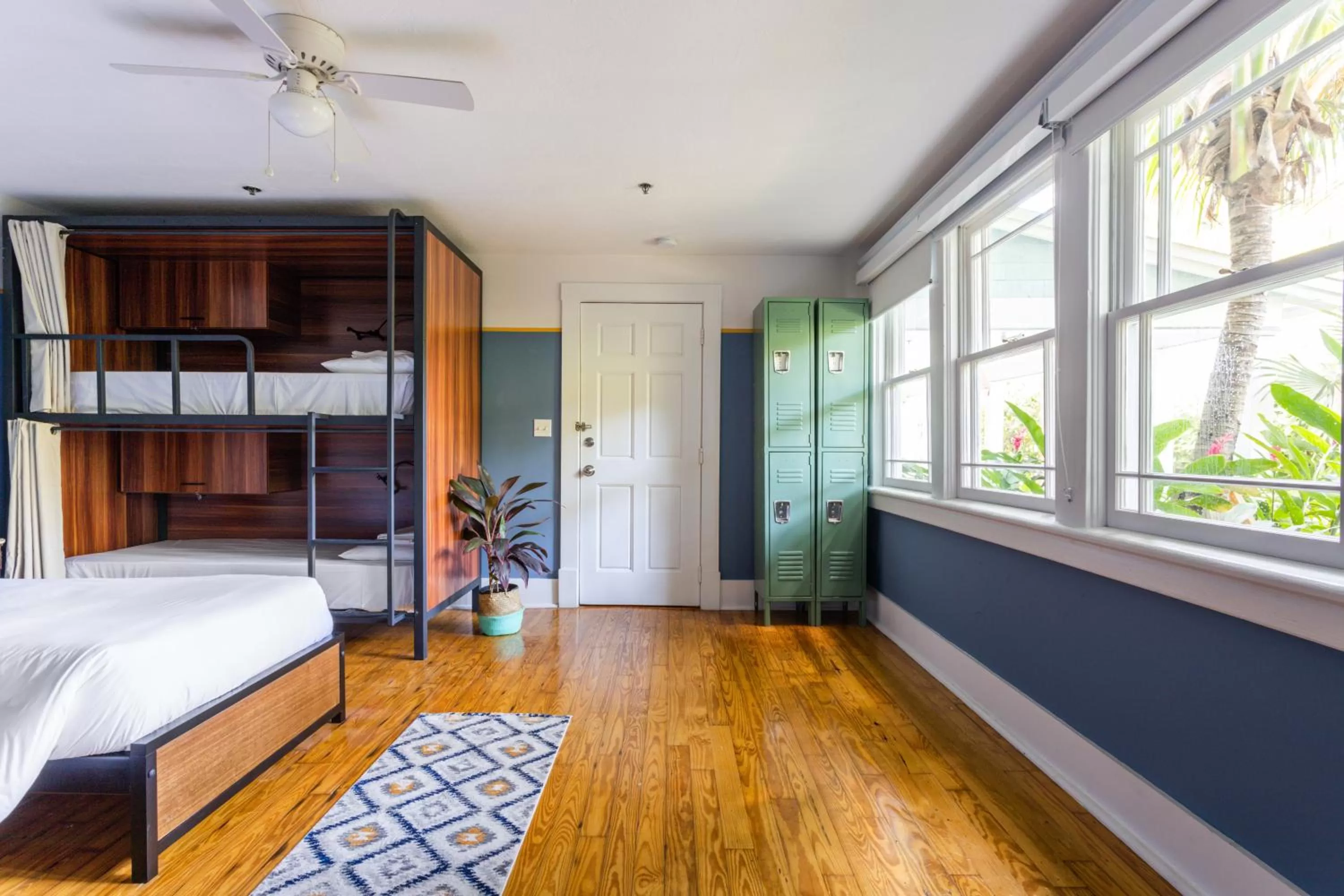 Family Room in Miami River Inn by Renzzi