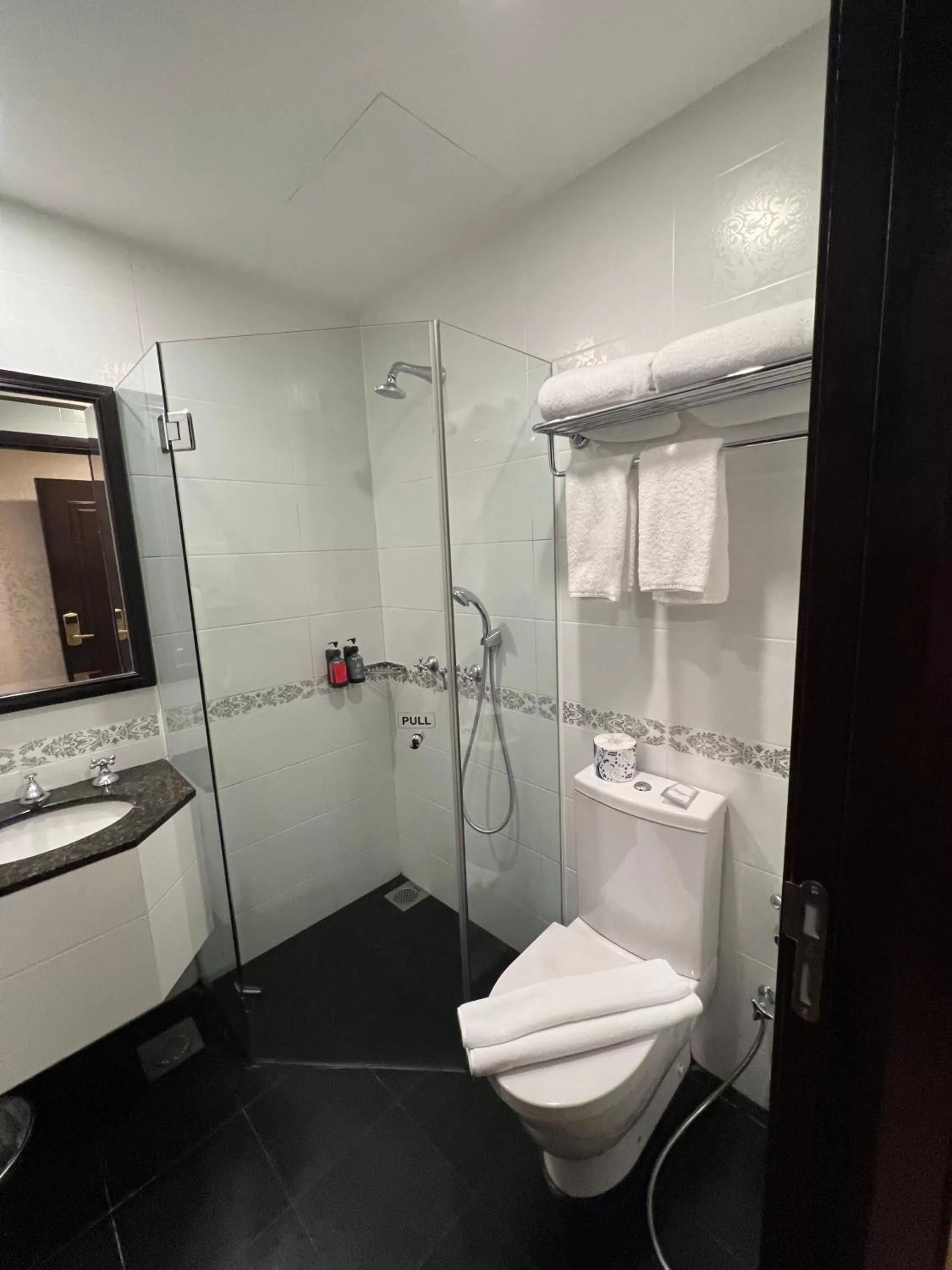 Shower in Nostalgia Hotel