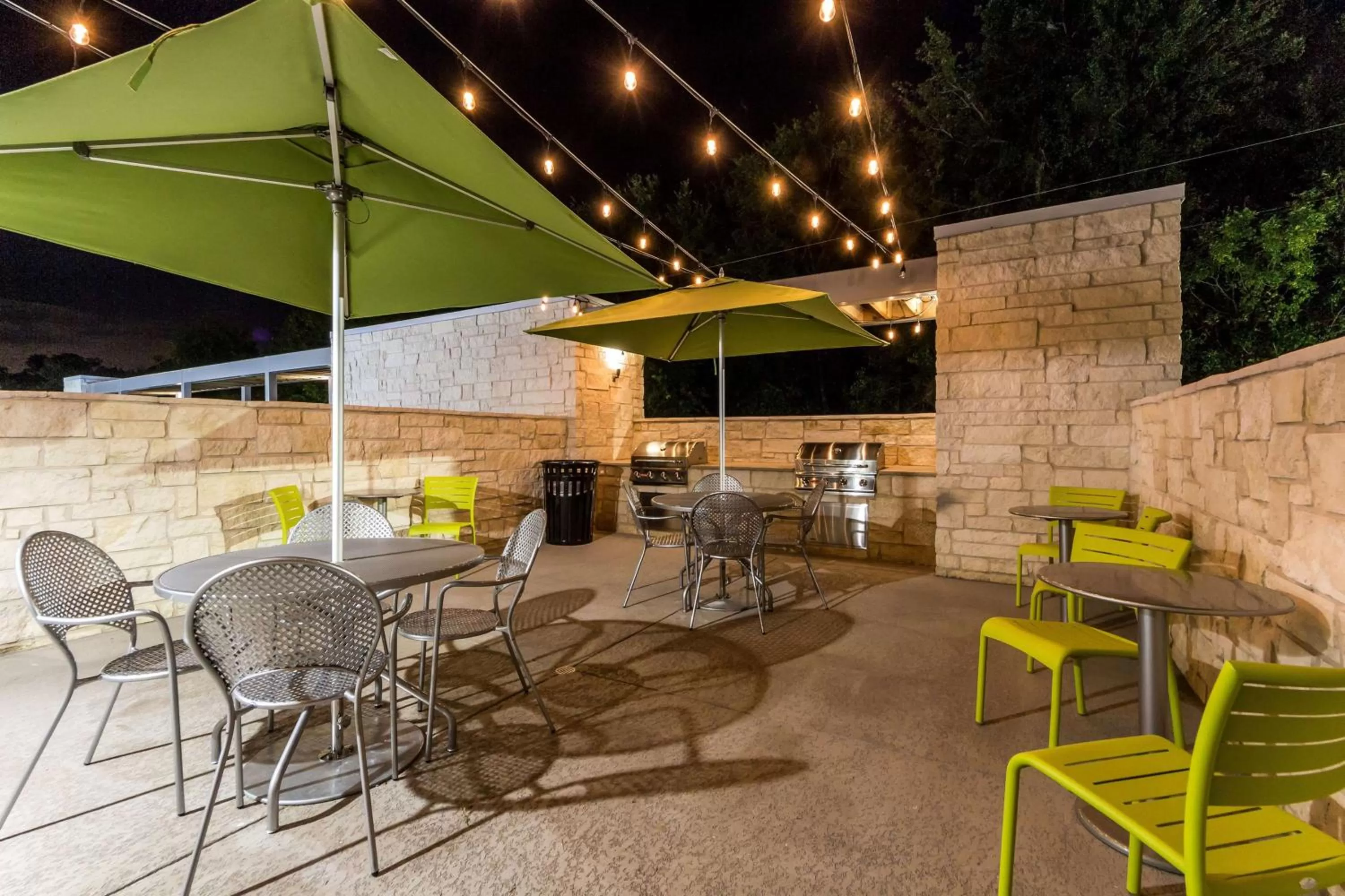 Dining area in Home2 Suites By Hilton Fort Worth Northlake