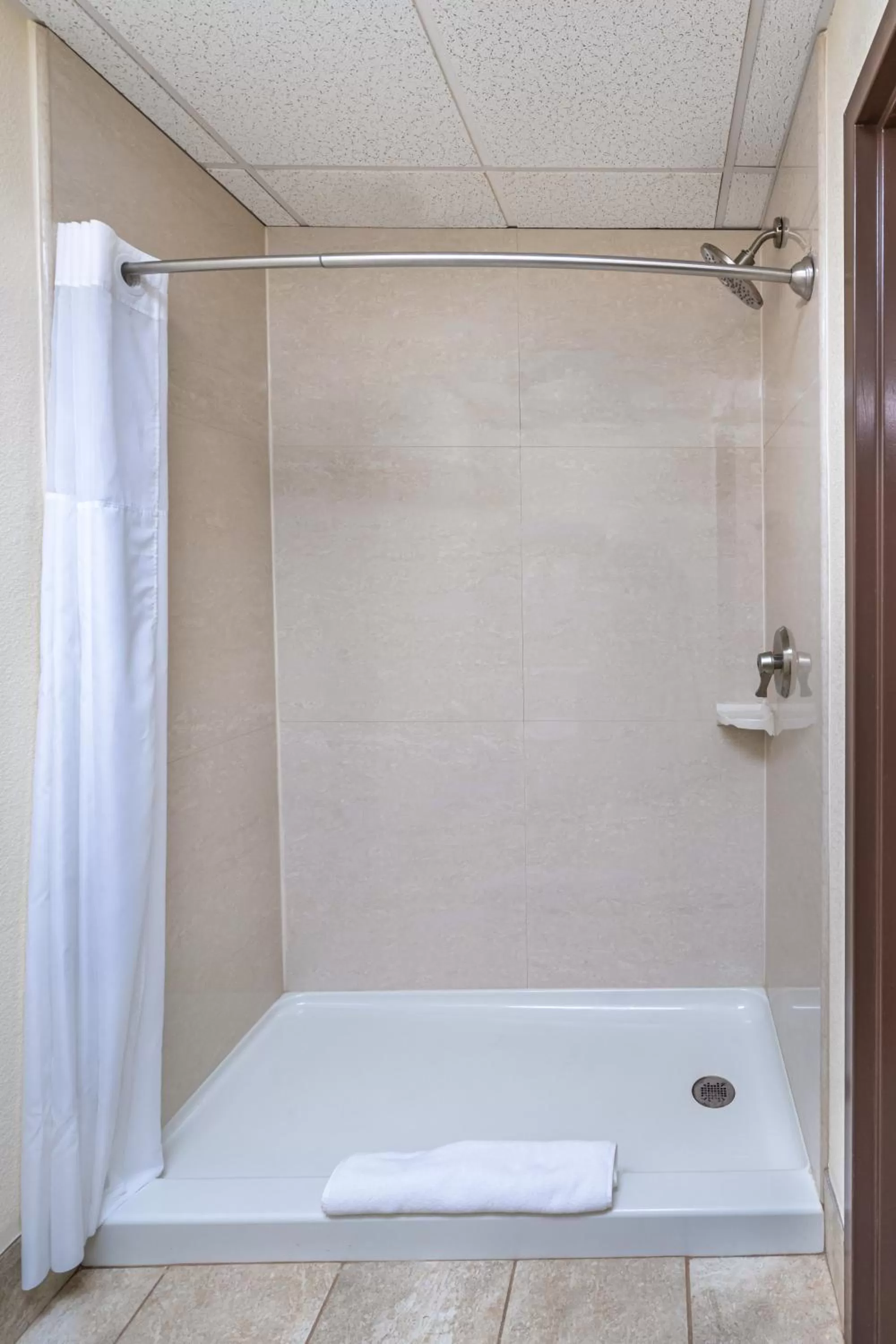 Shower in Grand Williston Hotel and Conference Center
