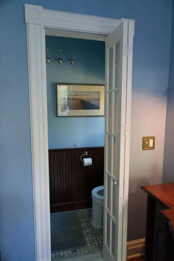 Bathroom in The Fox and Owl Inn