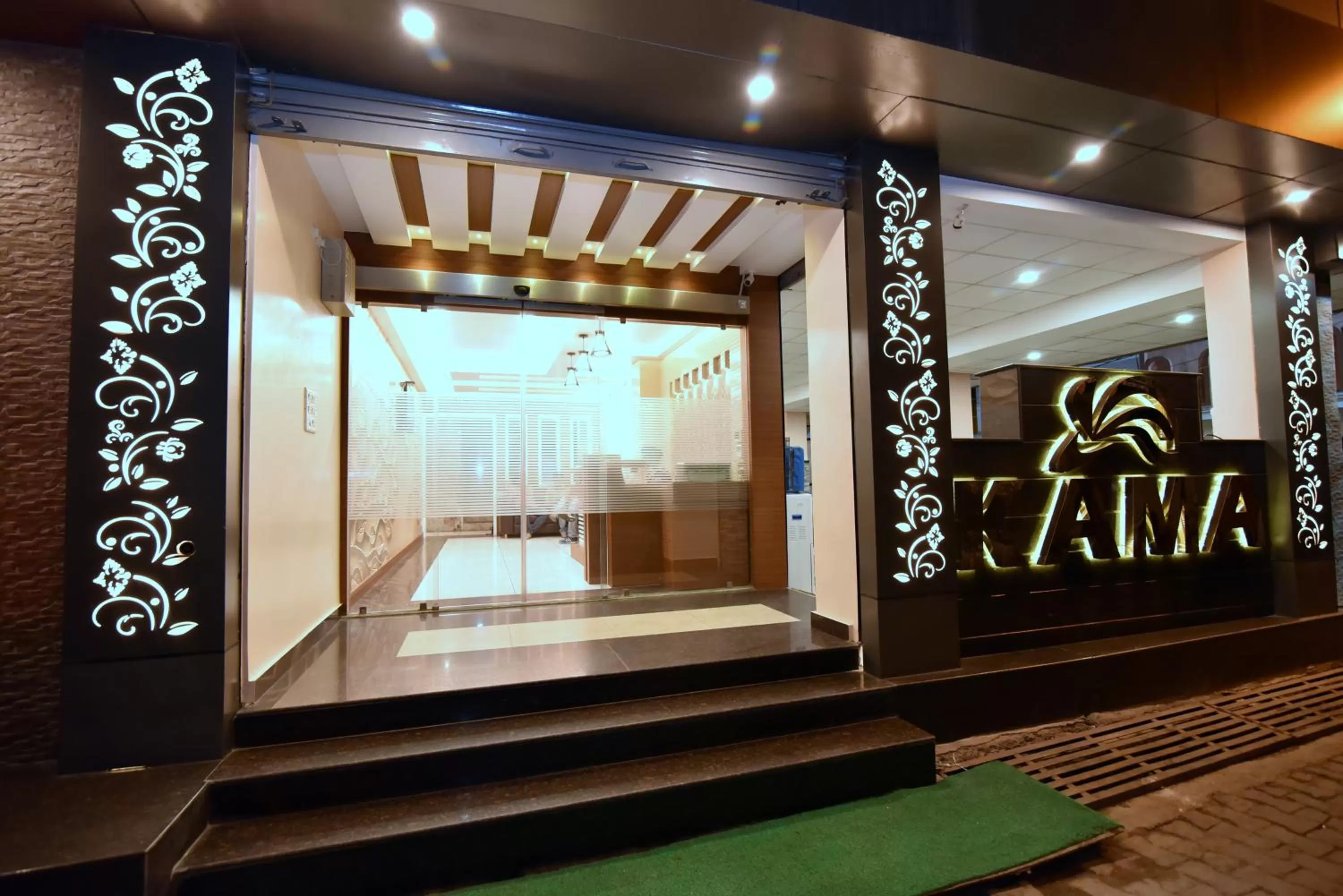 Logo/Certificate/Sign in Hotel Kama International