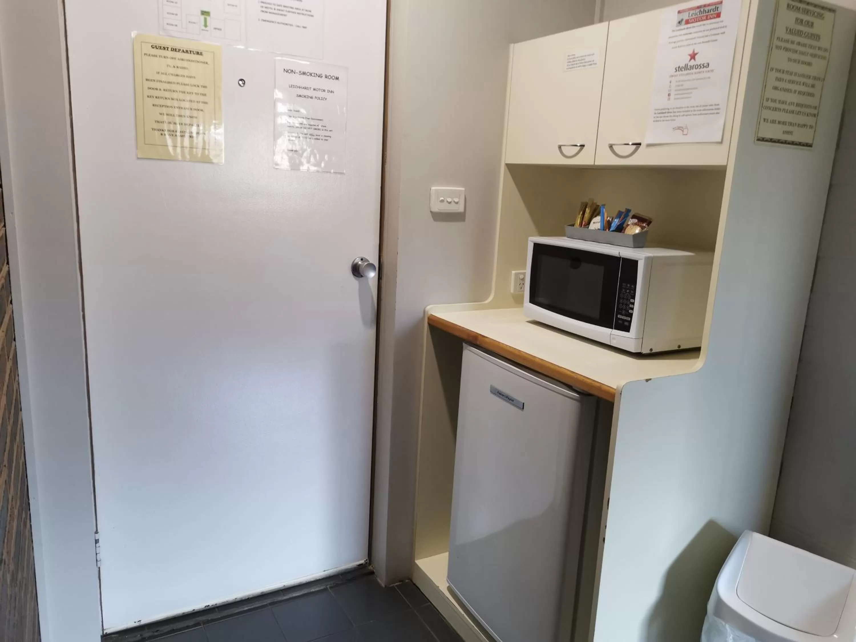 Kitchen or kitchenette in Leichhardt Motor Inn