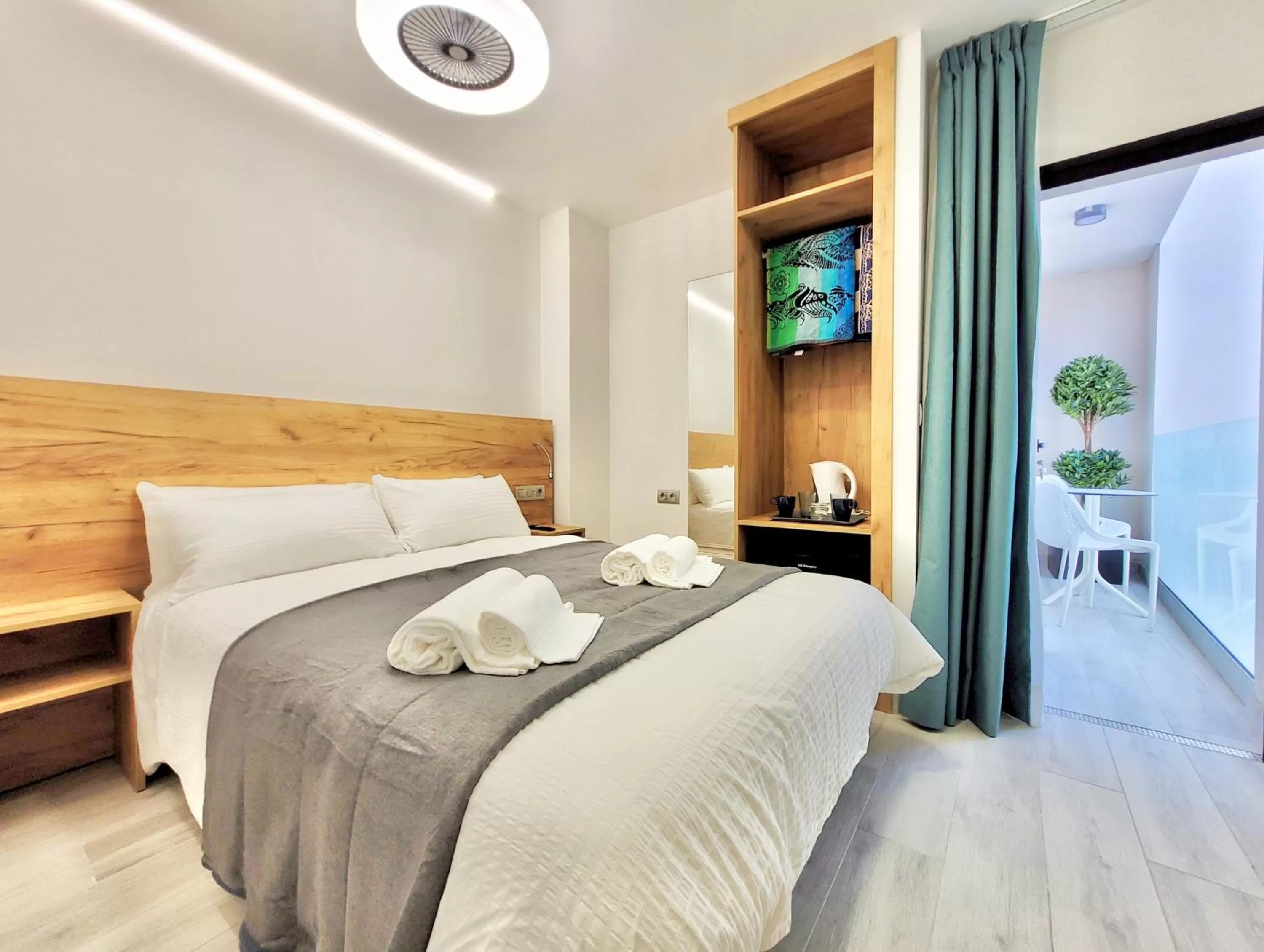 Shower, Bed in Puerto Azul