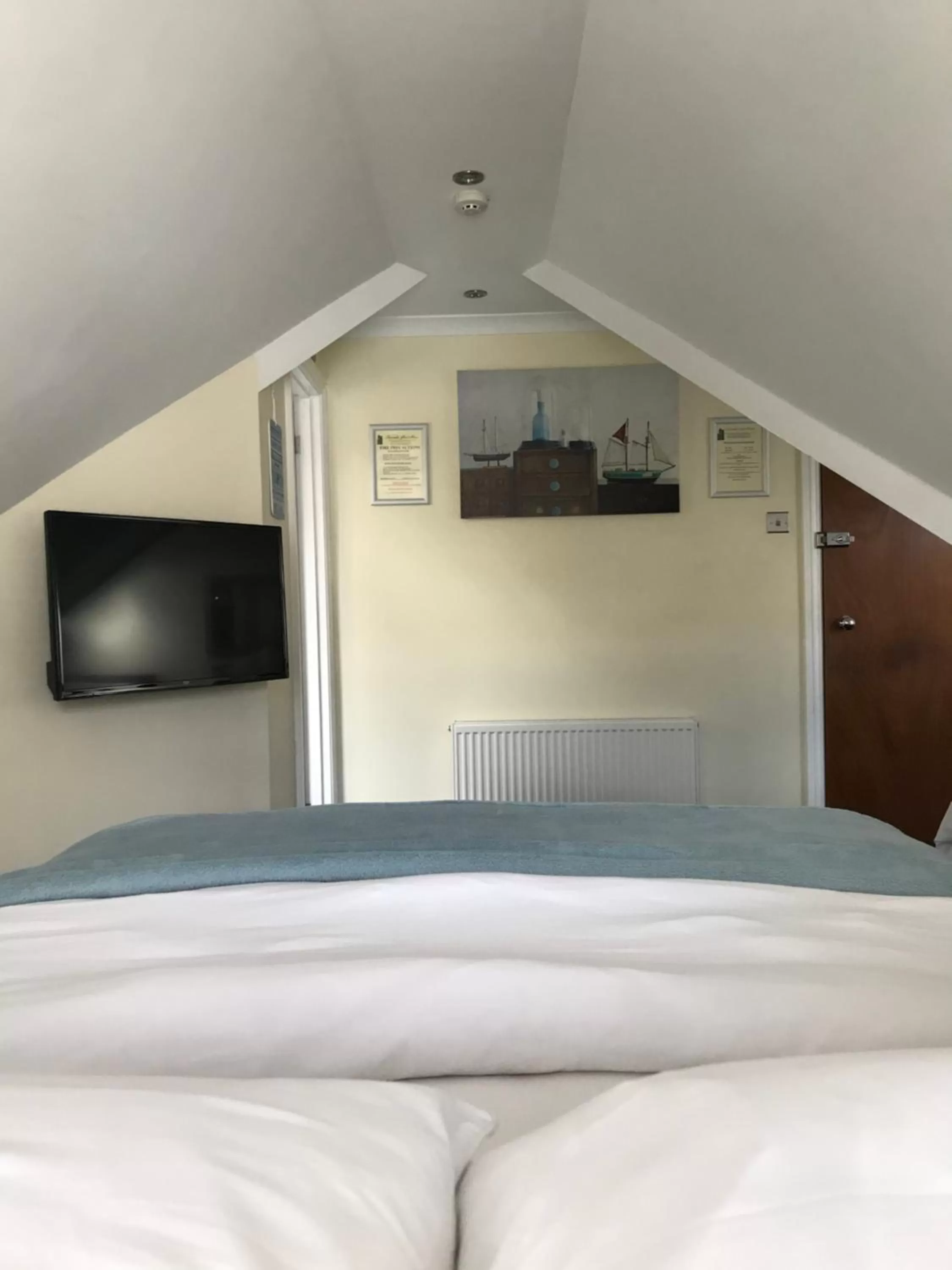 Bedroom, Bed in Cassandra Guest House