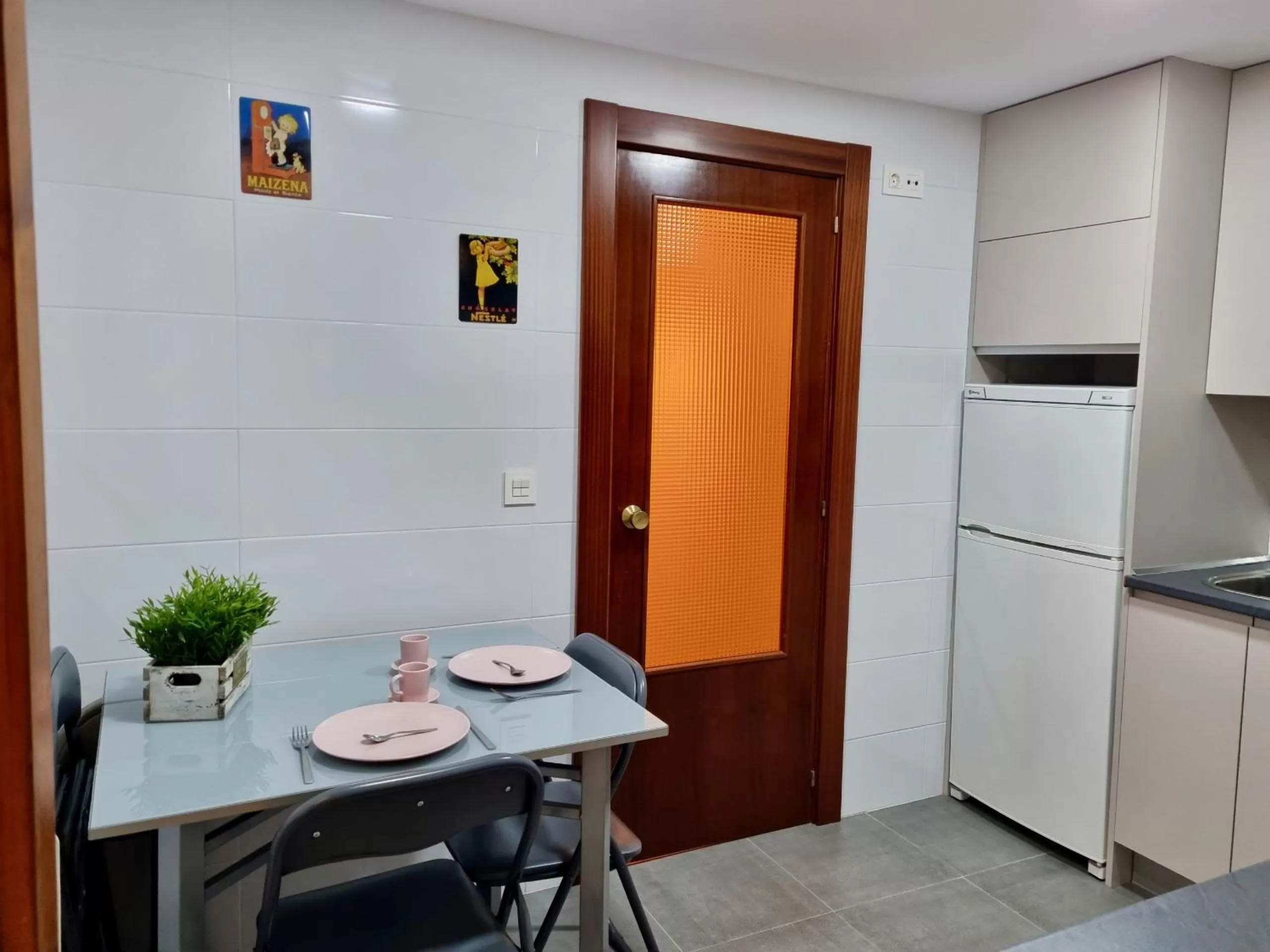 Kitchen or kitchenette, Dining Area in Apartamento Montse Zaragoza