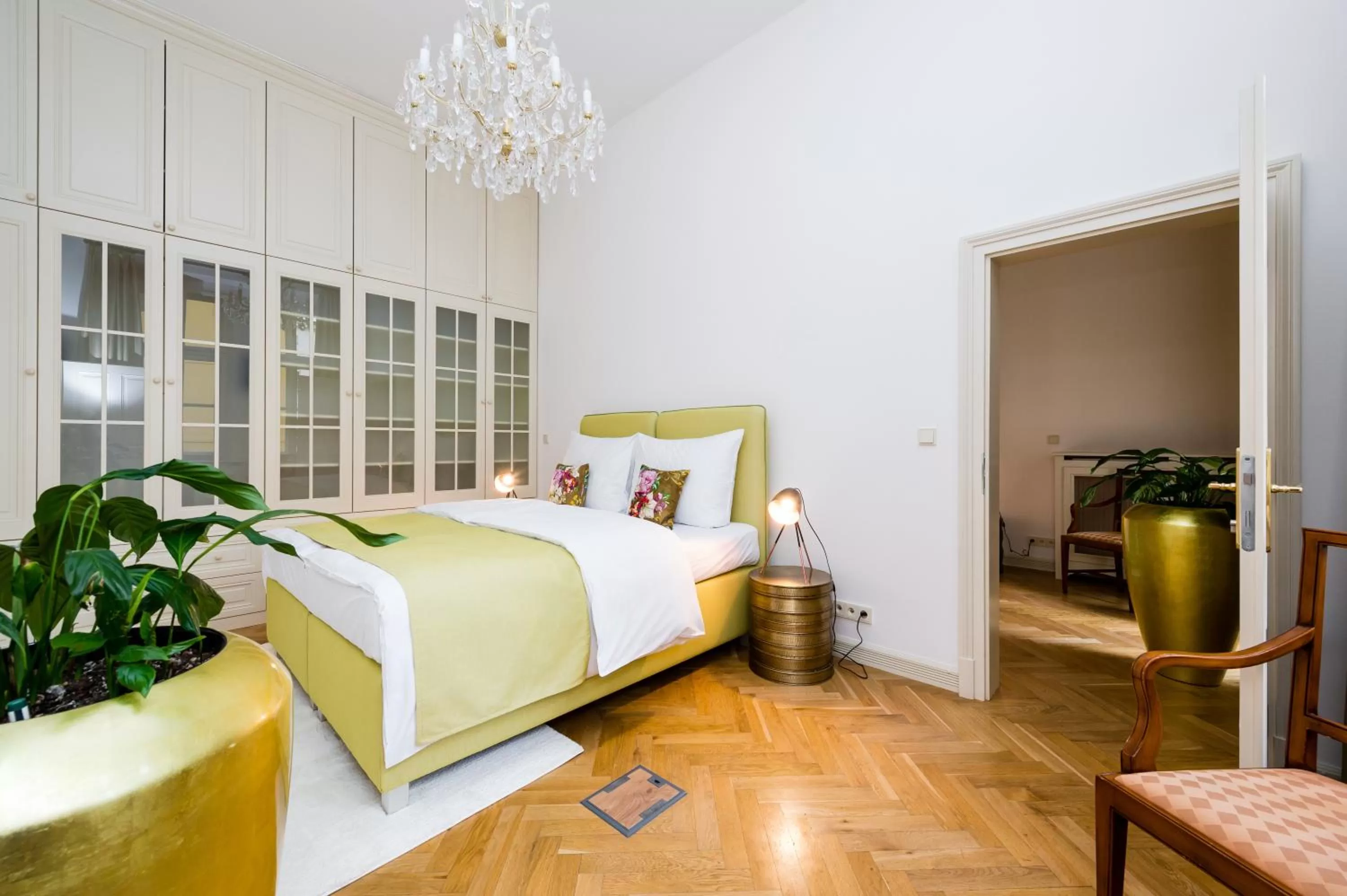 Photo of the whole room in Grand Central Residence by TKC