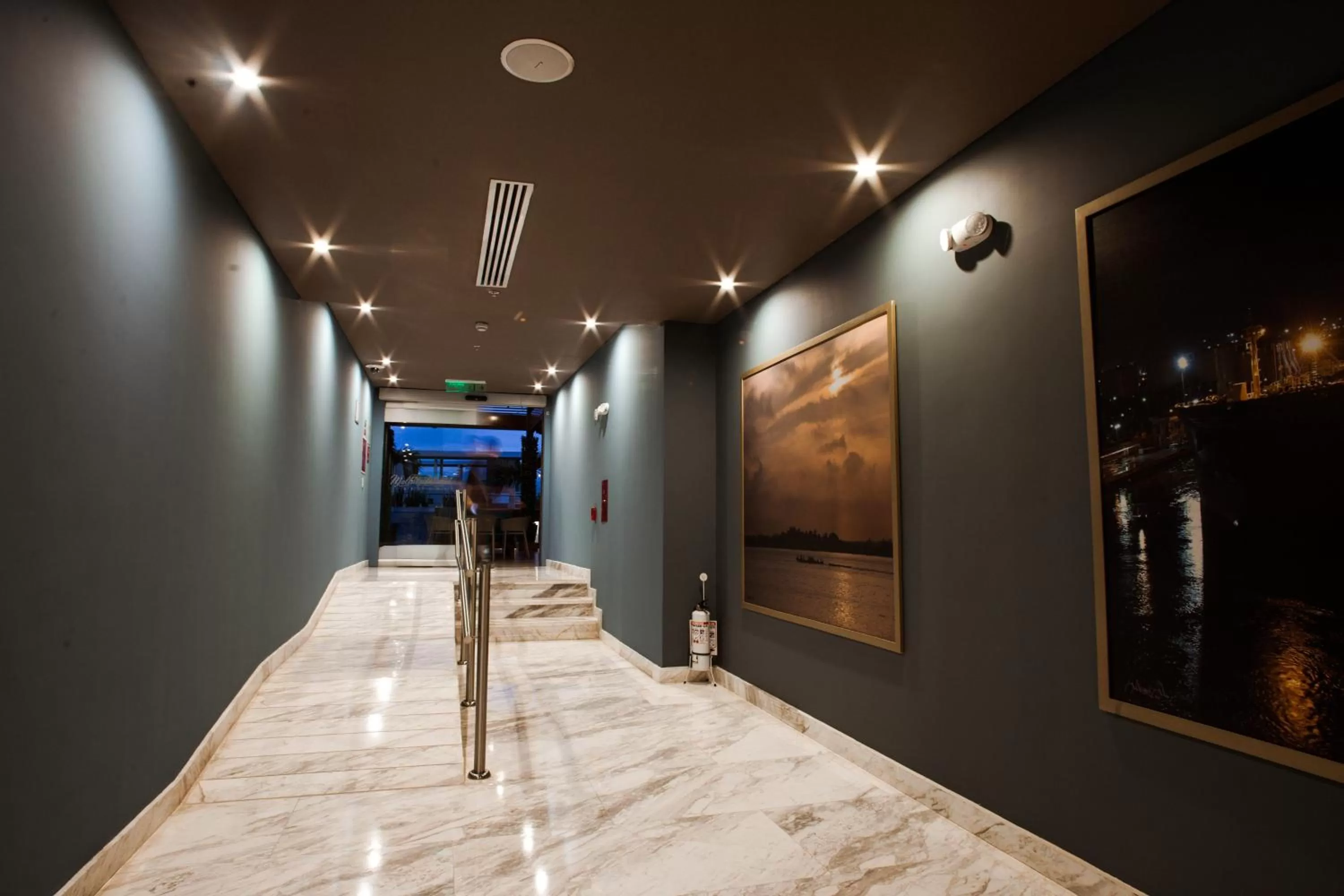 Lobby or reception in Crowne Plaza Barranquilla by IHG