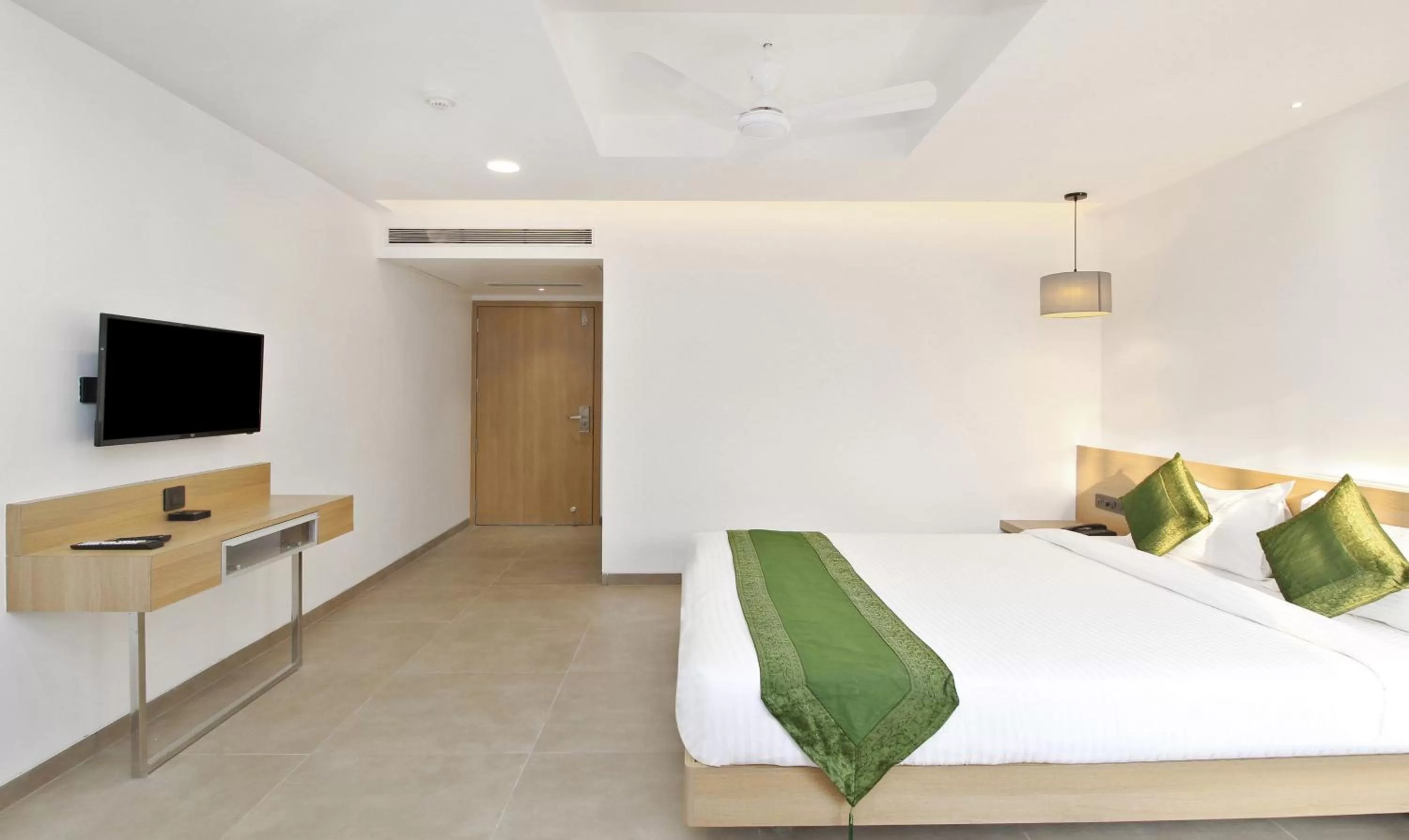 Bed in Treebo City Inn, Satara