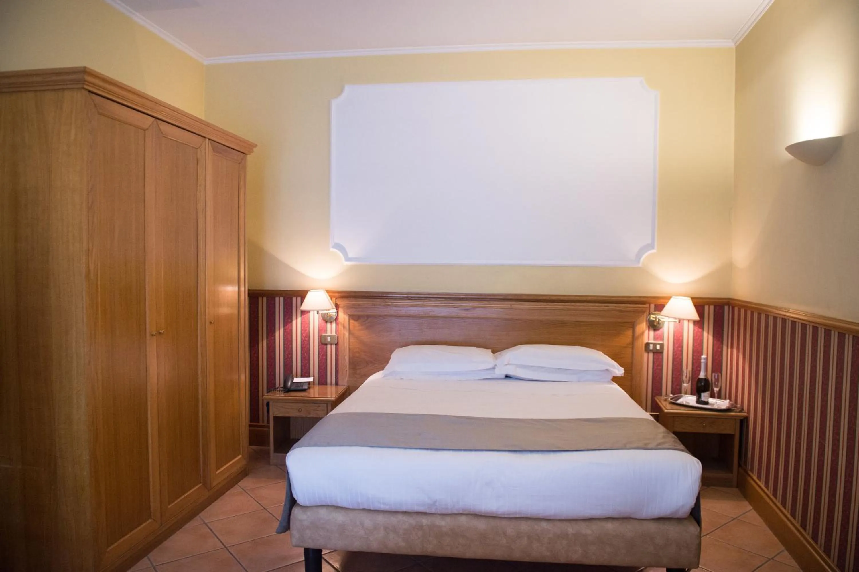 Bedroom, Bed in Hotel Leopardi