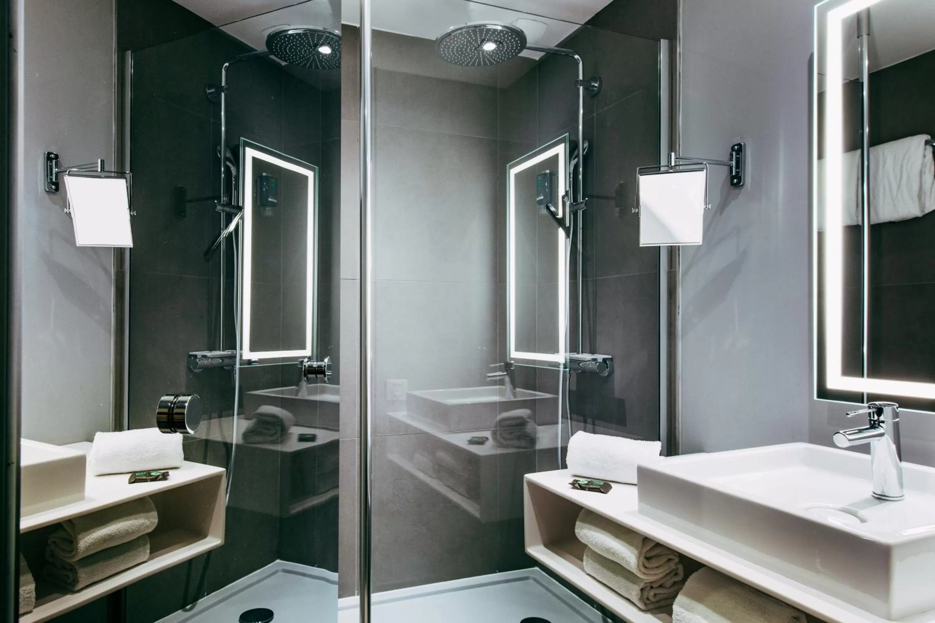 Bathroom in Novotel Paris Charles de Gaulle Airport