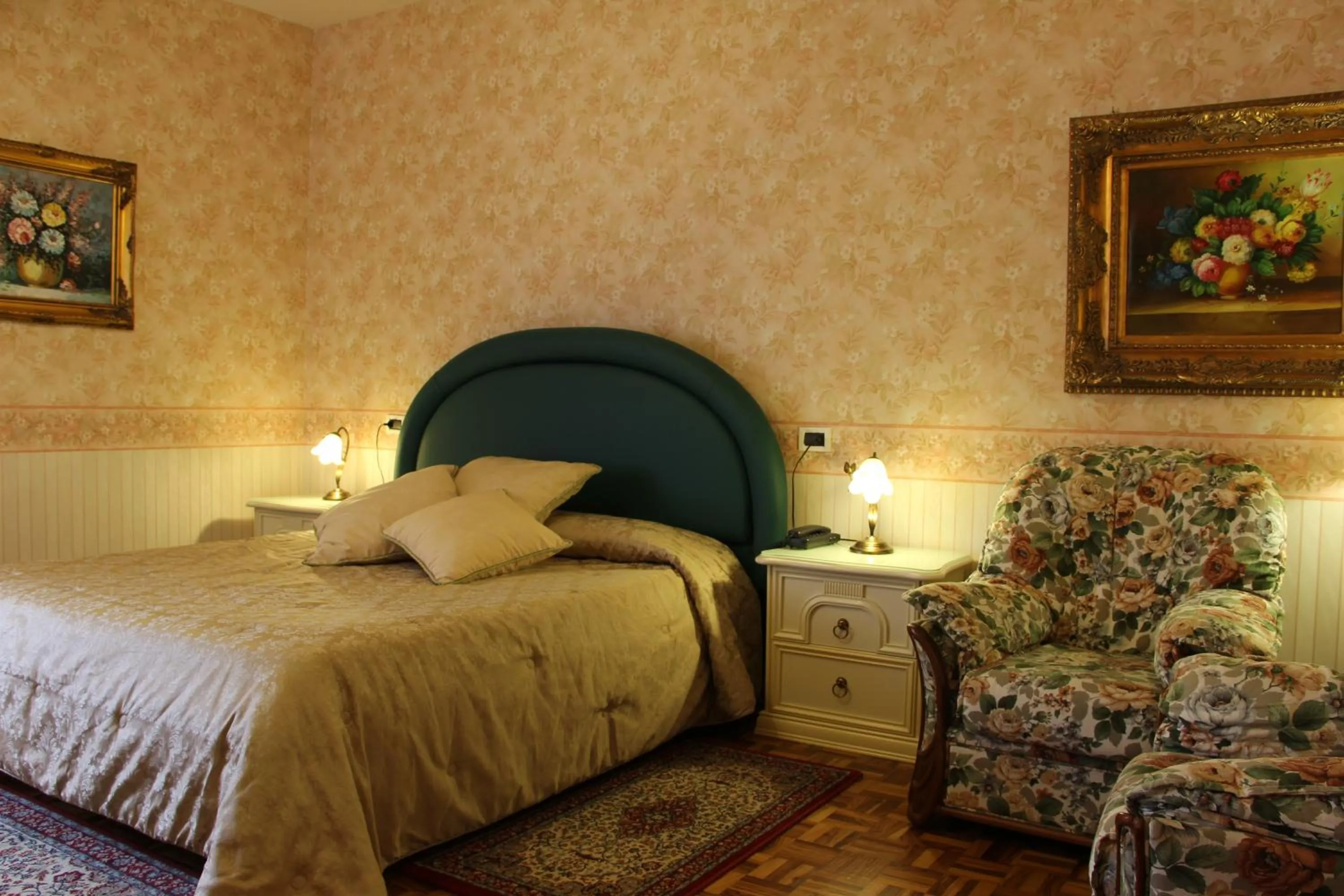 Photo of the whole room, Bed in Hotel Continentale