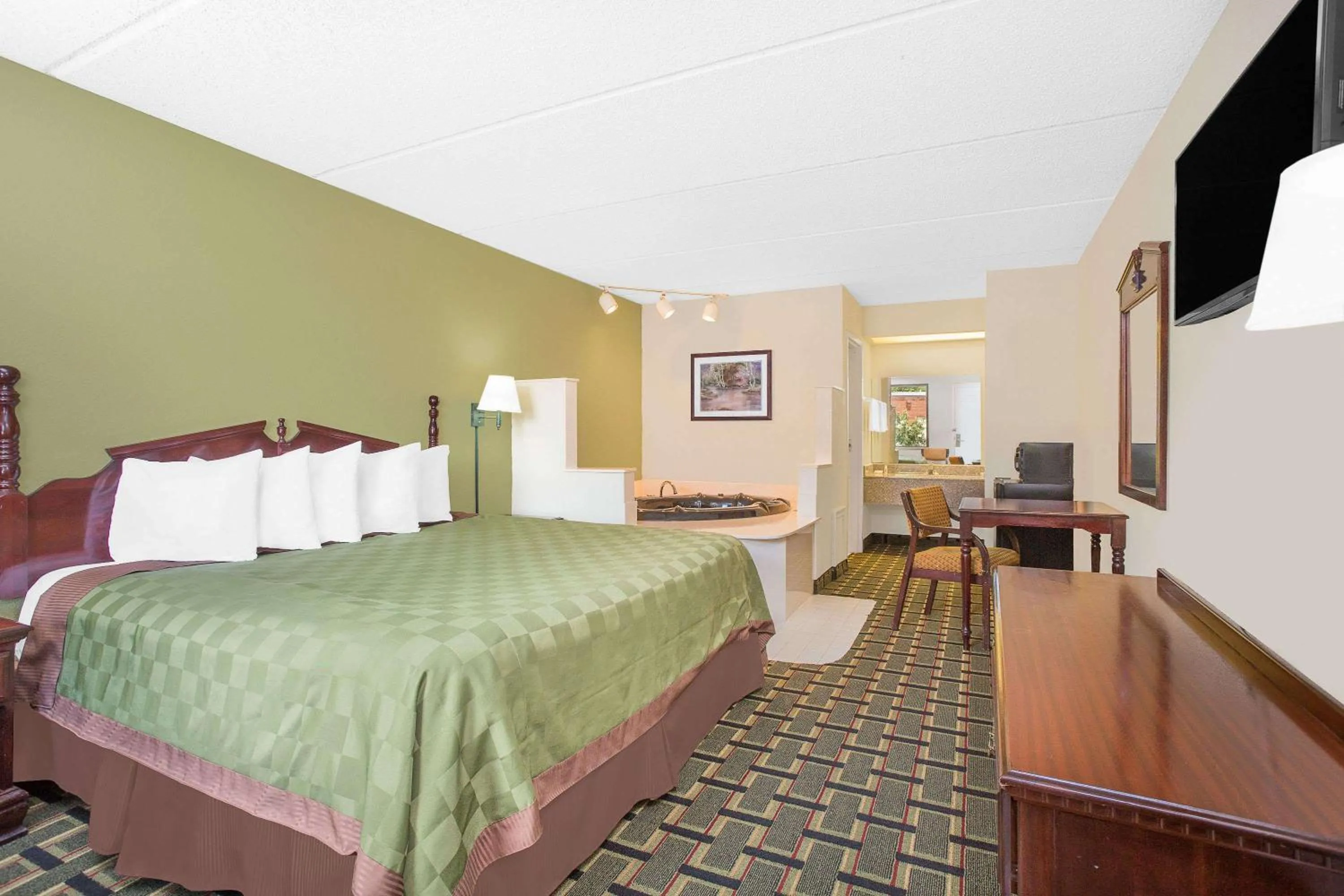 Photo of the whole room, Bed in Days Inn by Wyndham Eufaula AL