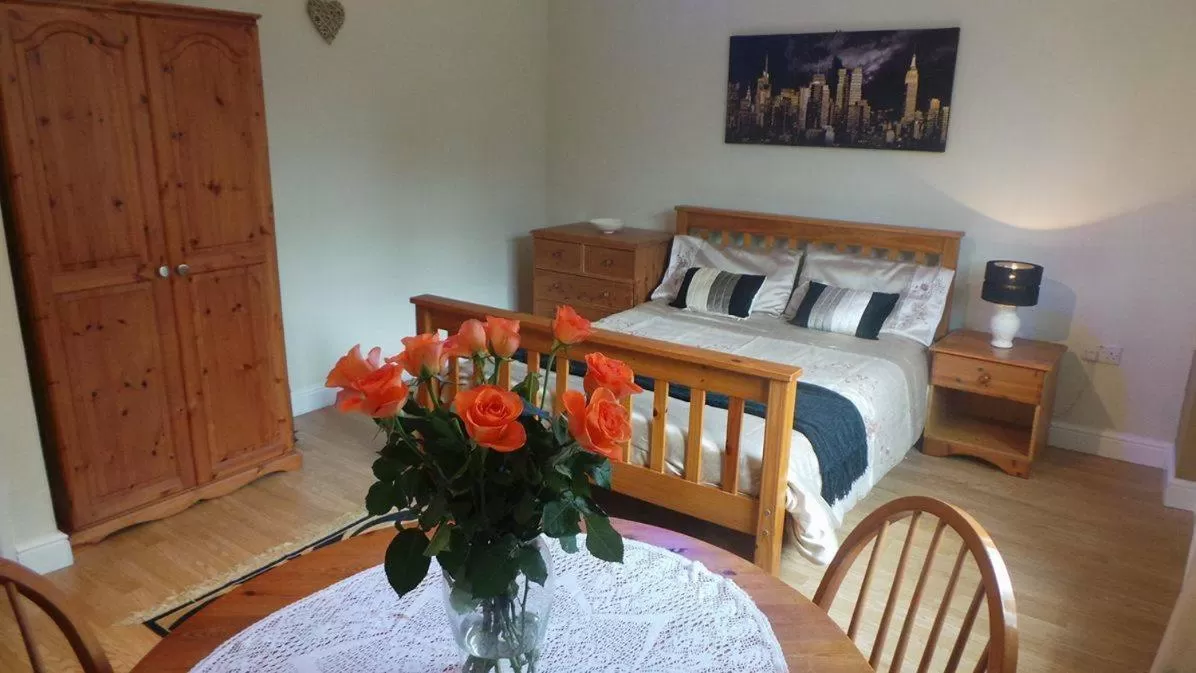 Photo of the whole room in Chimneys B&B