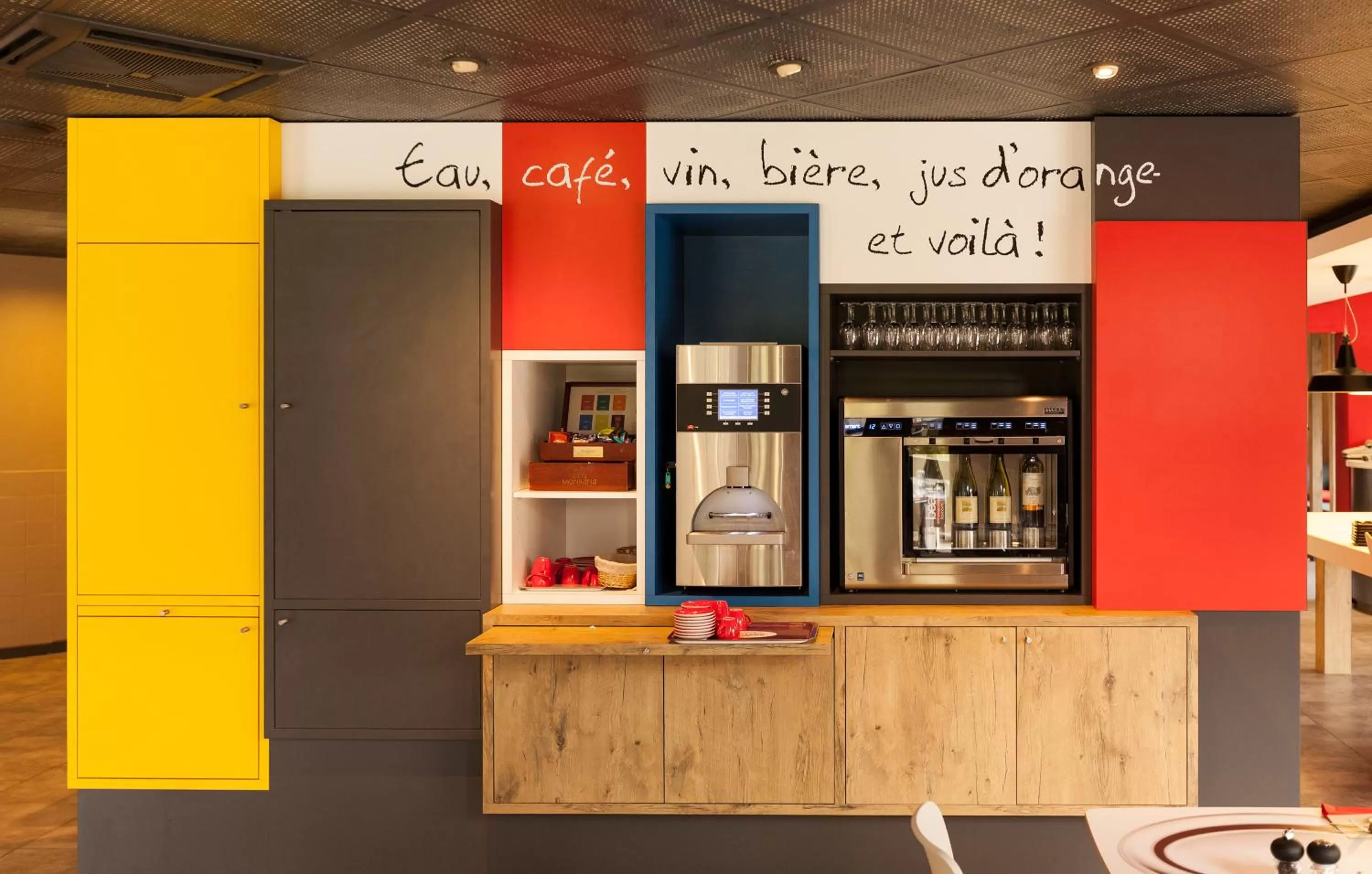 Restaurant/places to eat in Ibis Évry-Courcouronnes