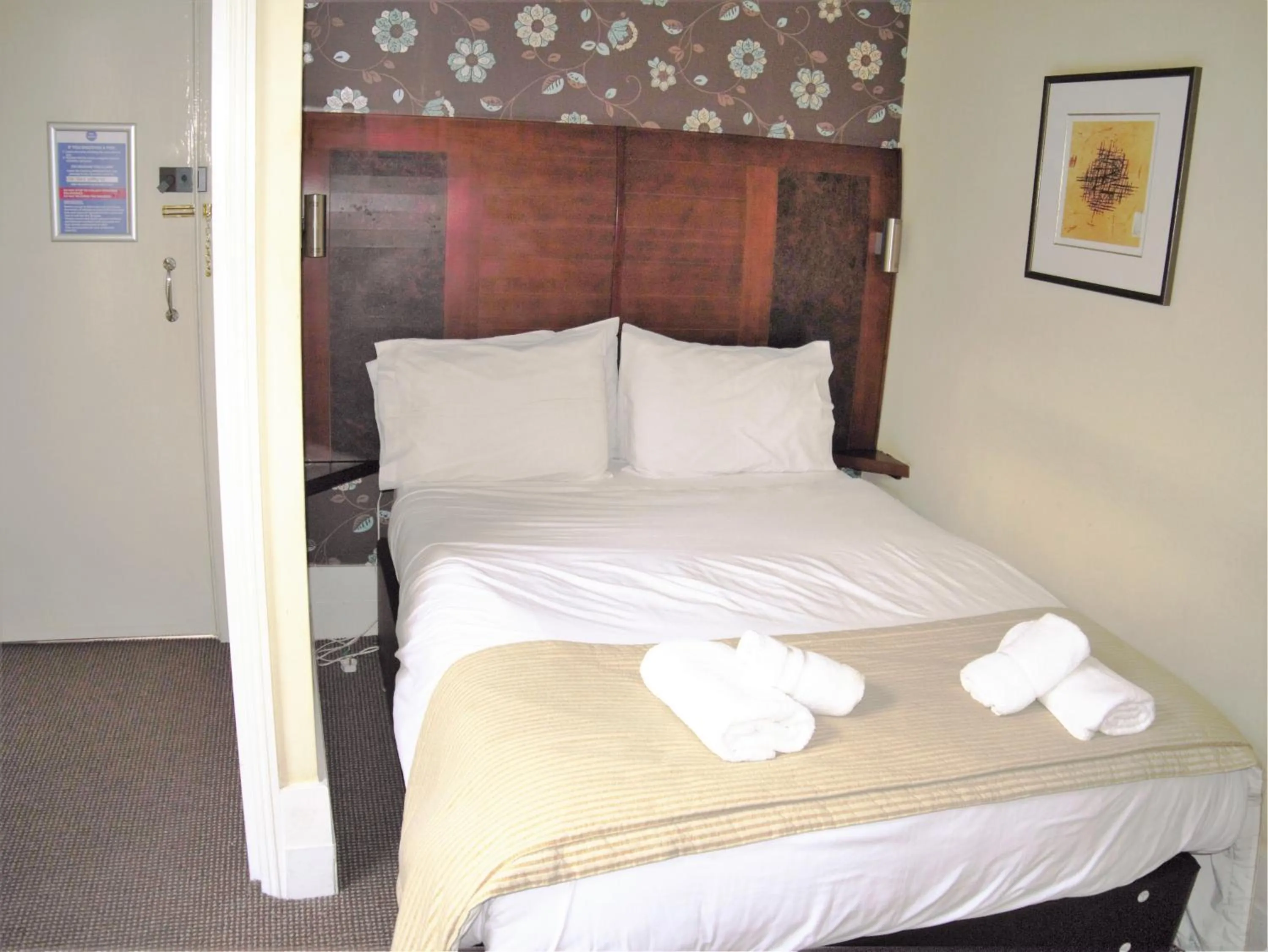 Bedroom, Bed in Town House Rooms