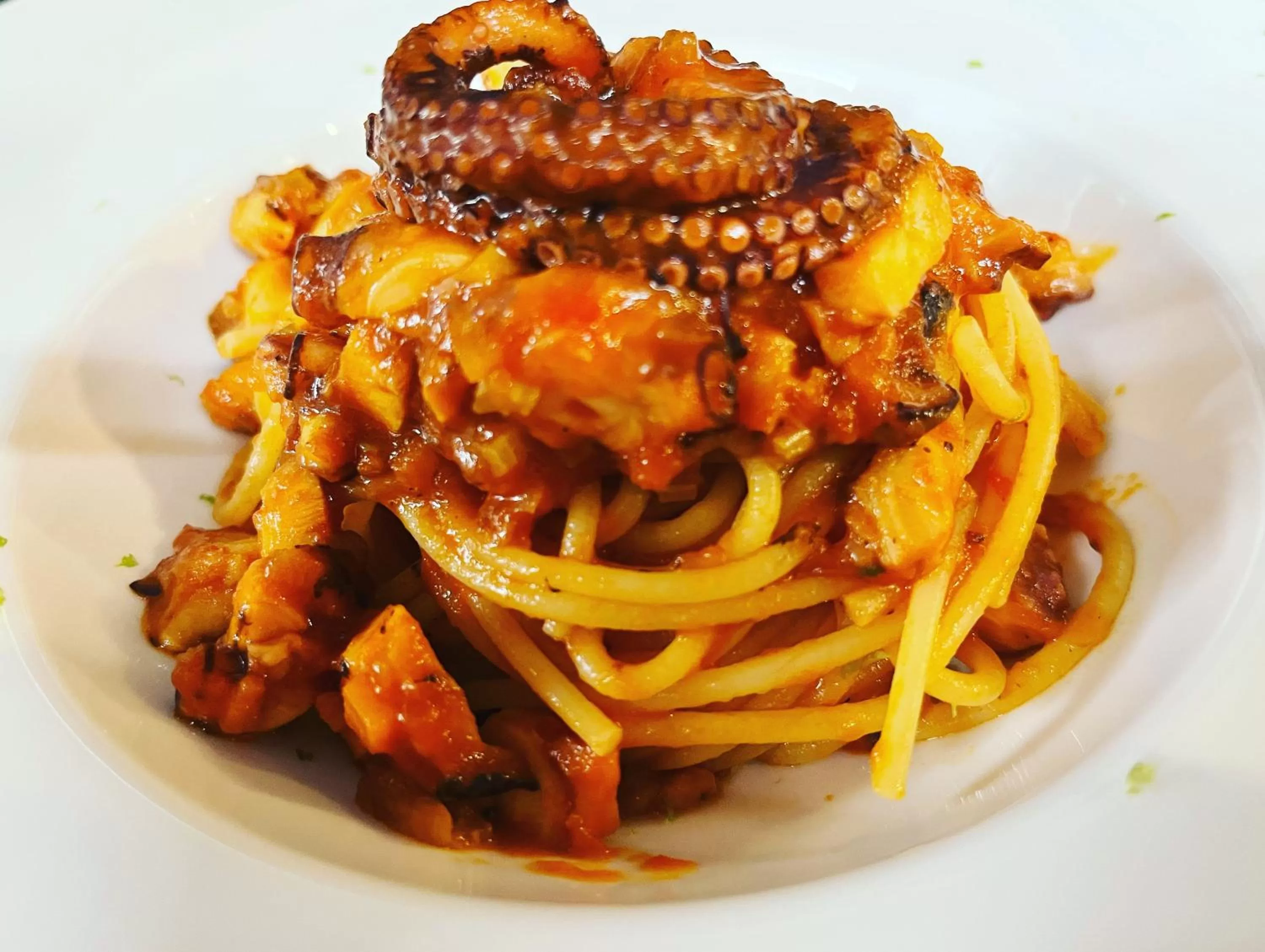 Restaurant/places to eat in Hotel De La Paix