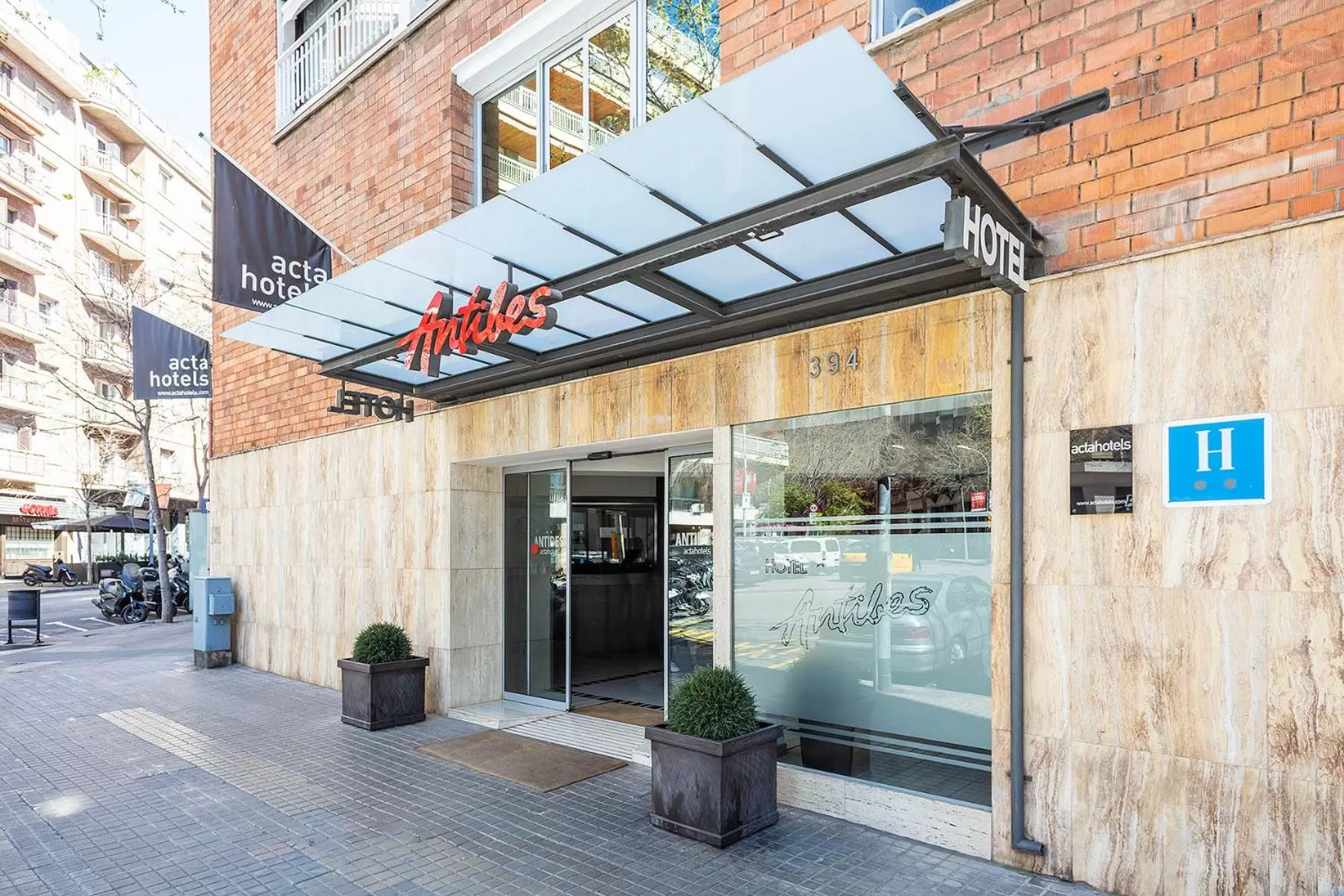 Facade/entrance in Acta Antibes