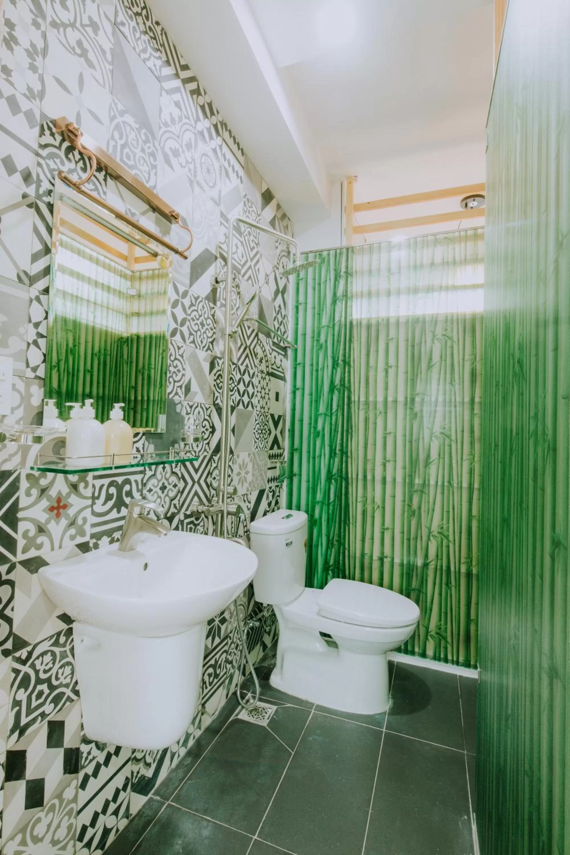 HOSTIE SAIGON [WANDERLUST Home]