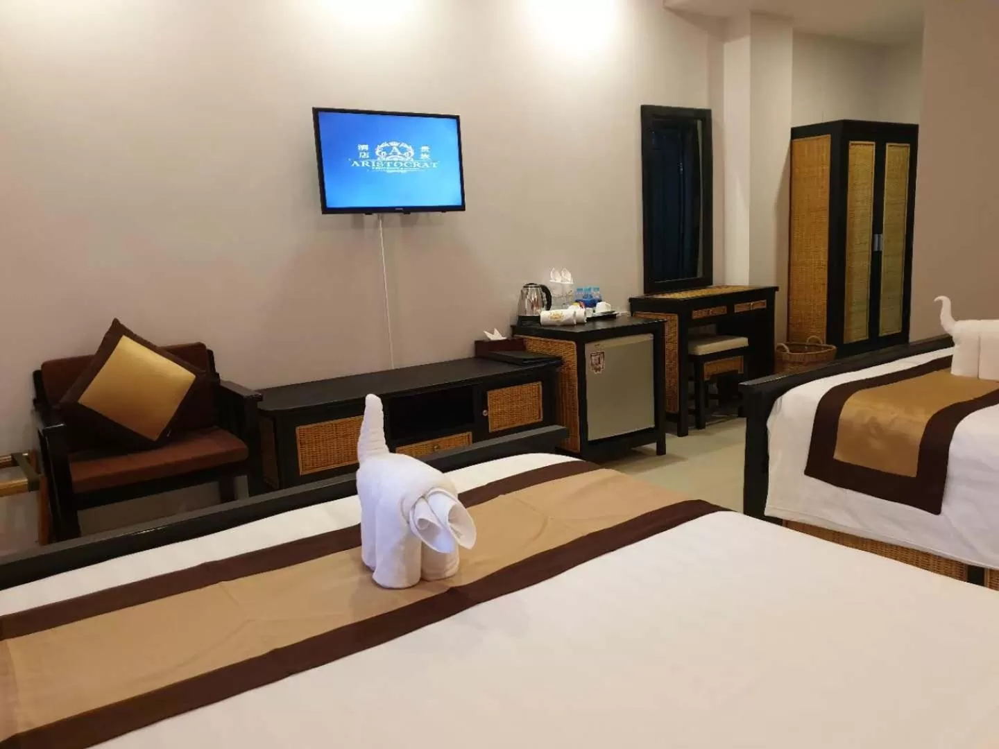 Photo of the whole room, Bed in Aristocrat Residence & Hotel