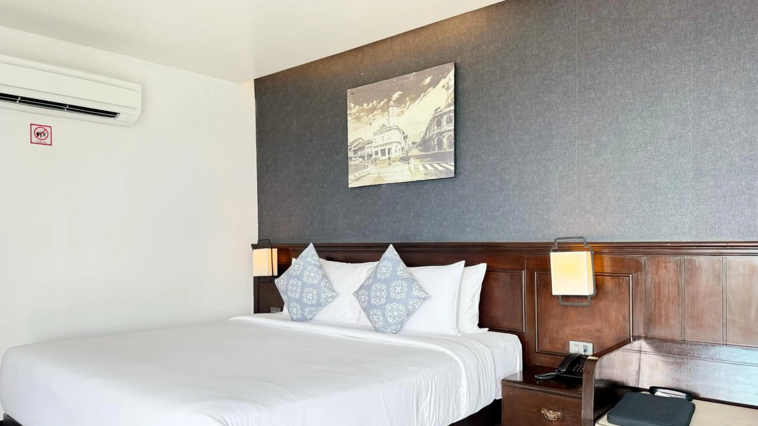 Bed in Grand Supicha City Hotel