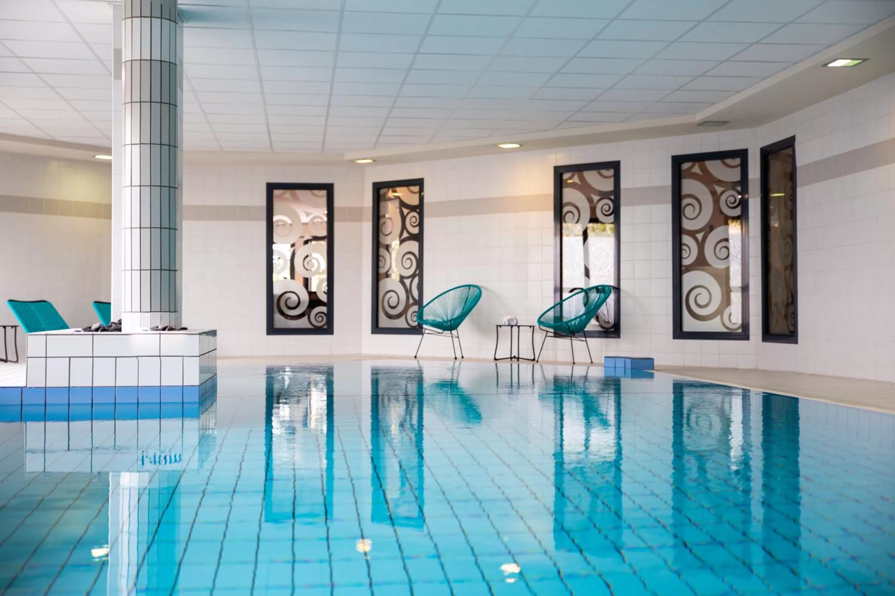 Swimming pool in Clarion Aparthotel Toulouse Blagnac Airport