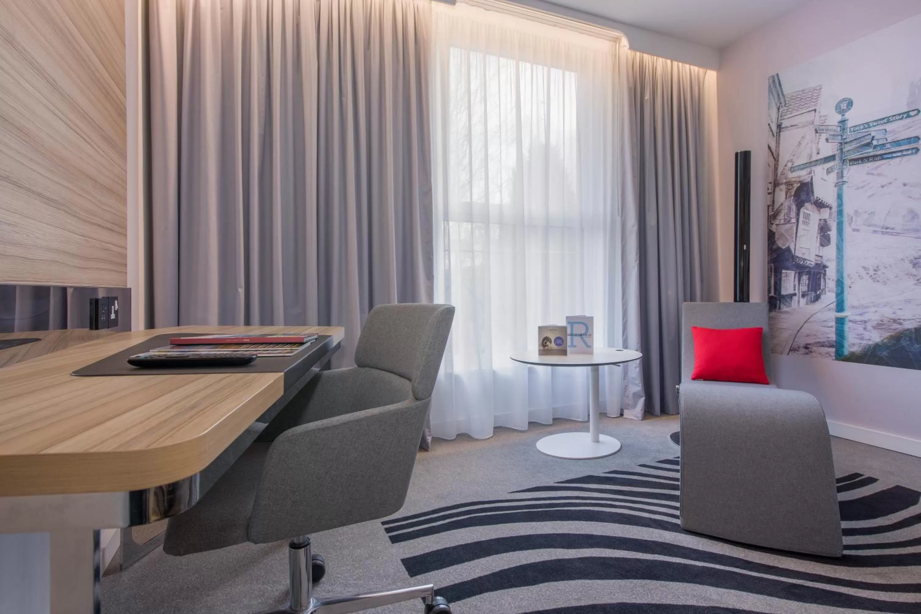 Seating area in Novotel York Centre