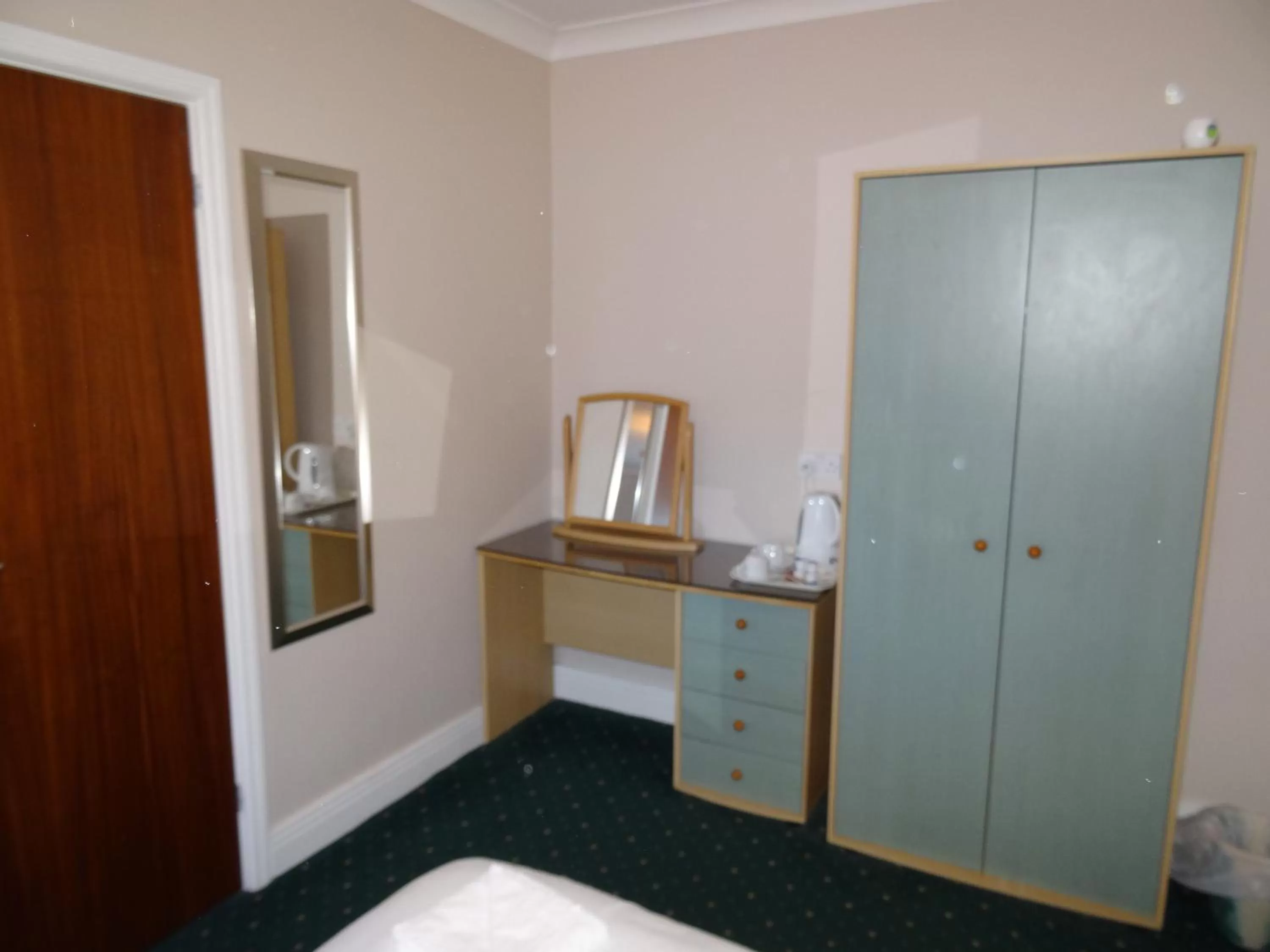 Bedroom, Bed in AJ Lodge