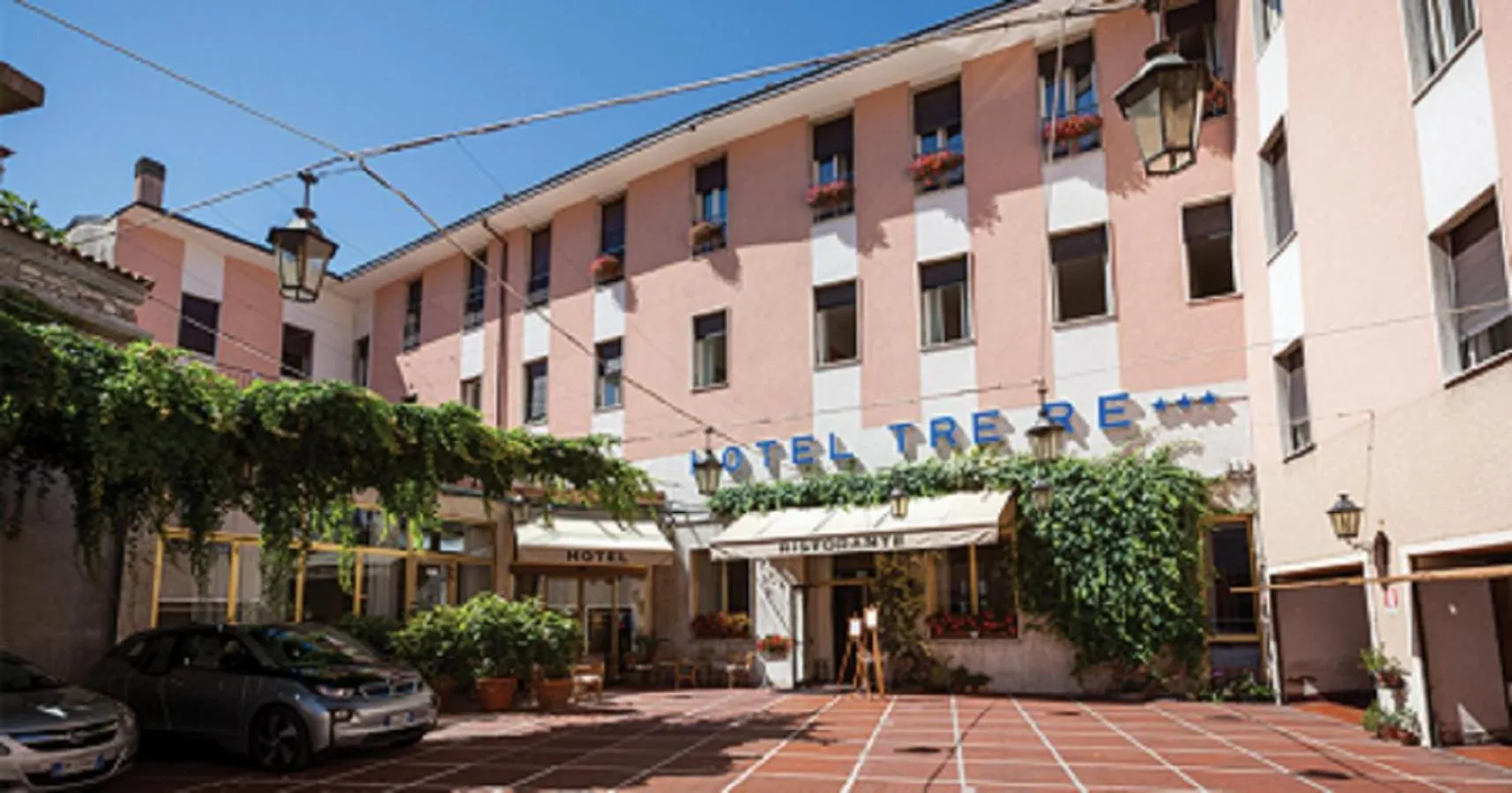 Property building in Hotel Tre Re